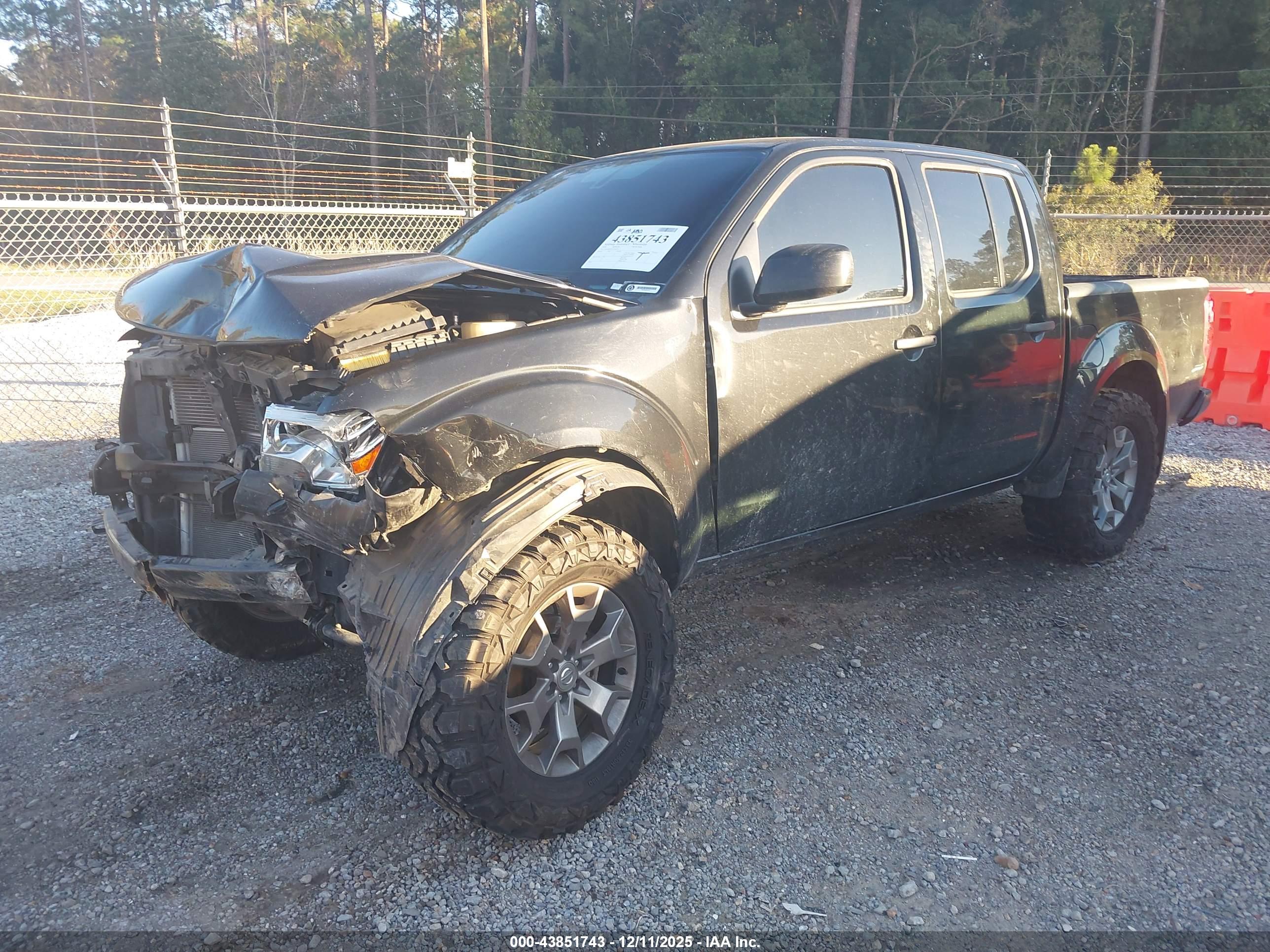 NISSAN FRONTIER image 2