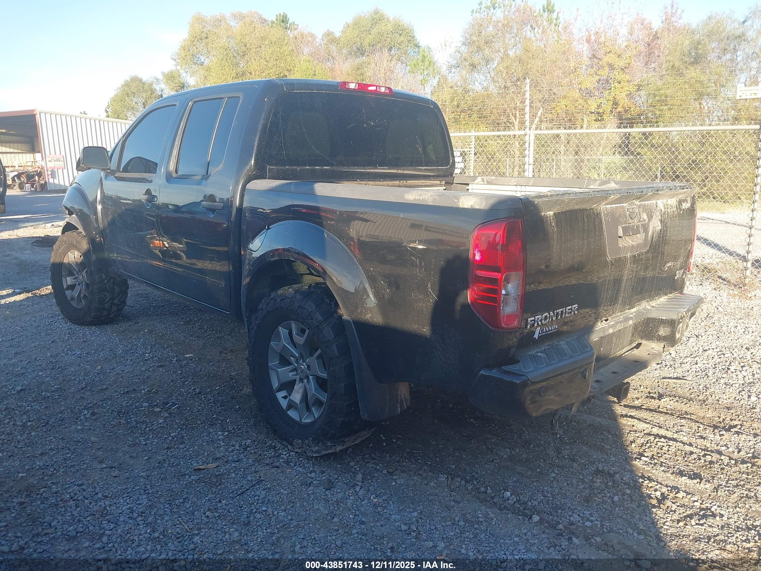 NISSAN FRONTIER image 3