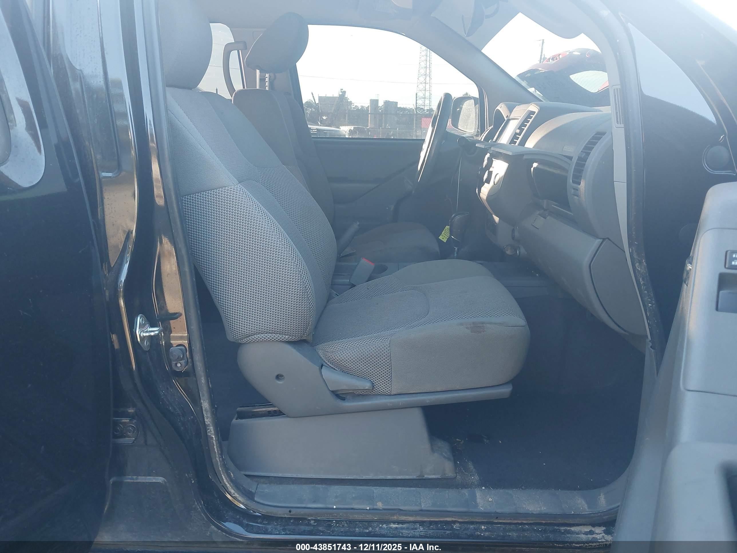 NISSAN FRONTIER image 5