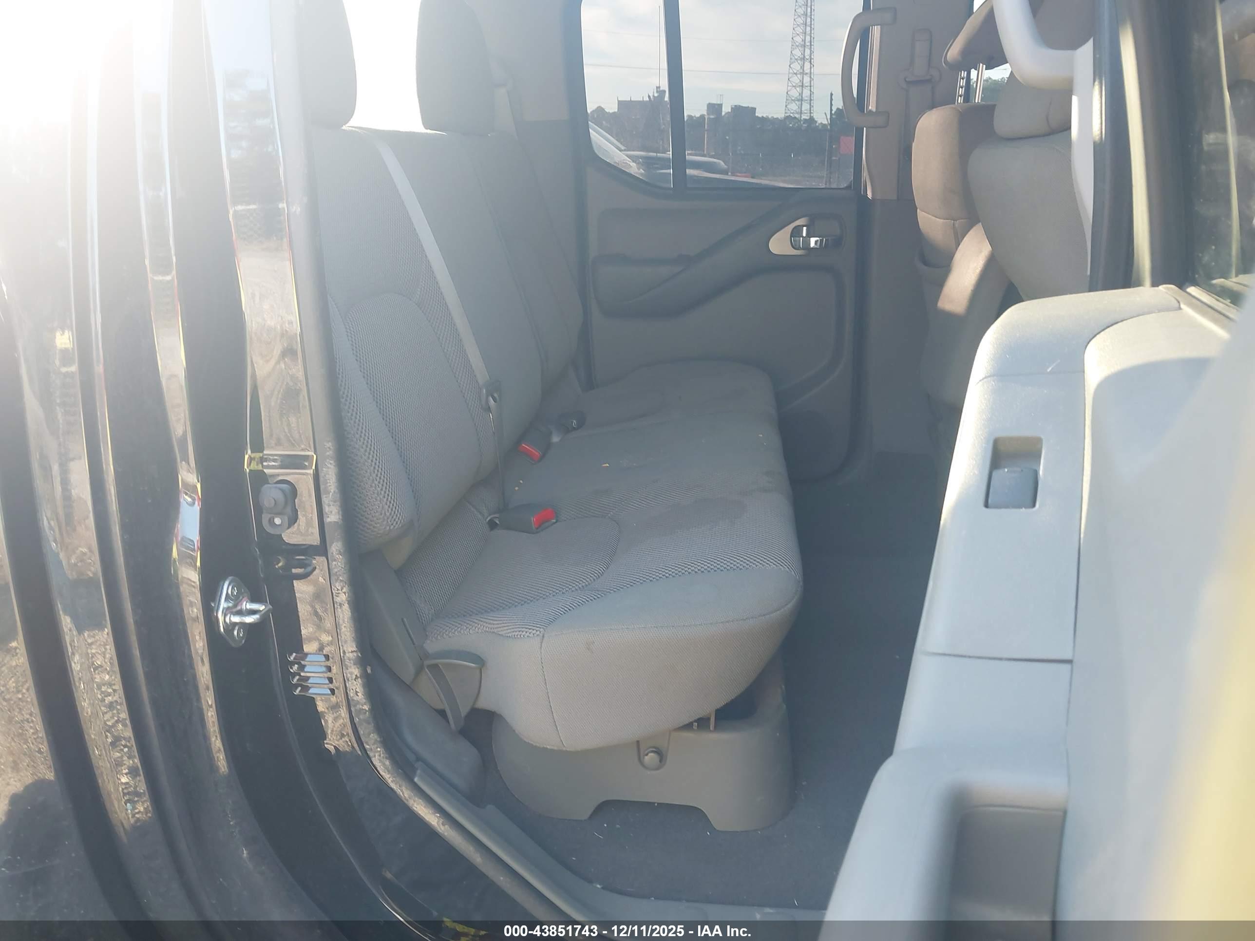 NISSAN FRONTIER image 8