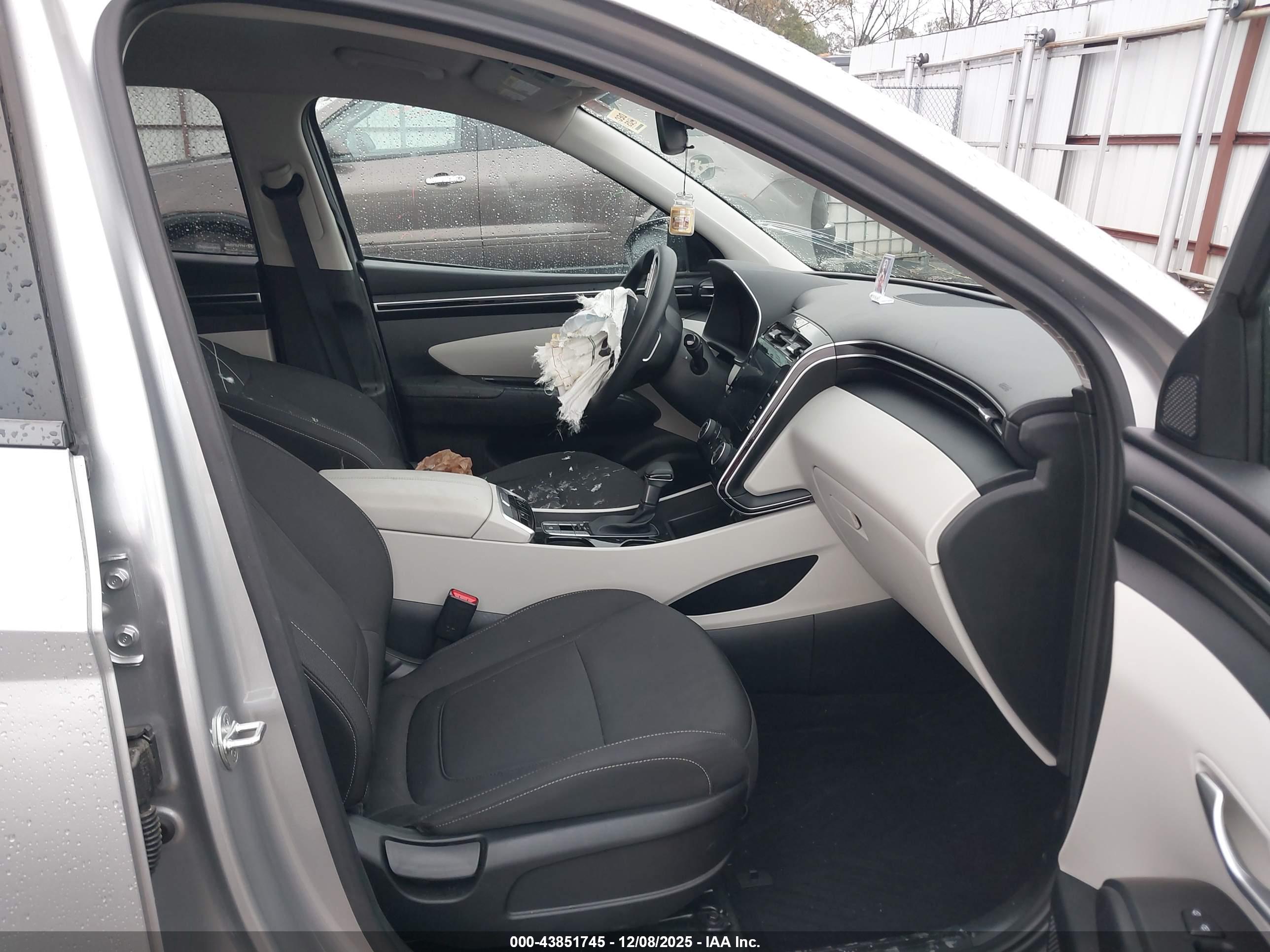 HYUNDAI TUCSON image 5