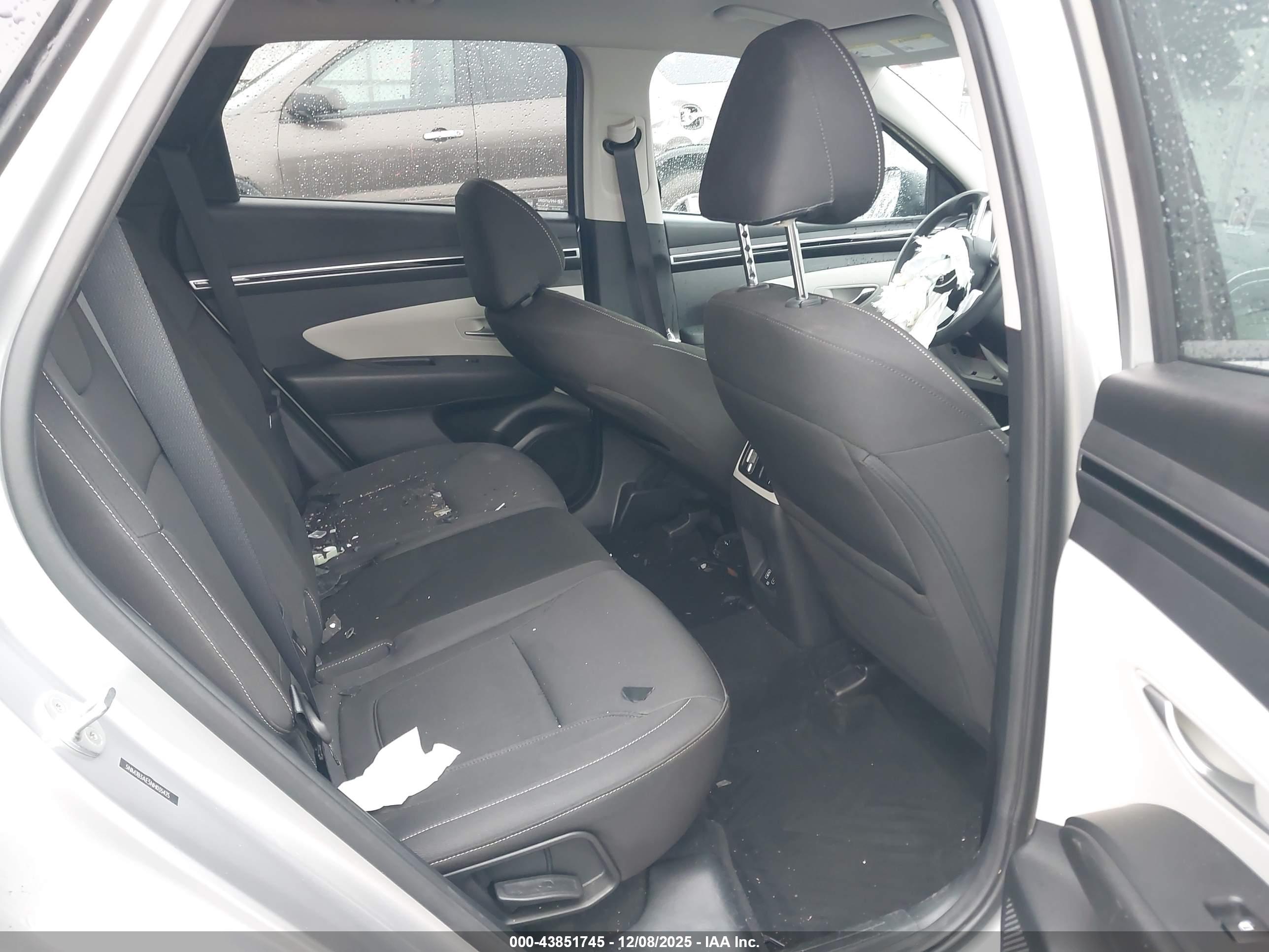 HYUNDAI TUCSON image 8