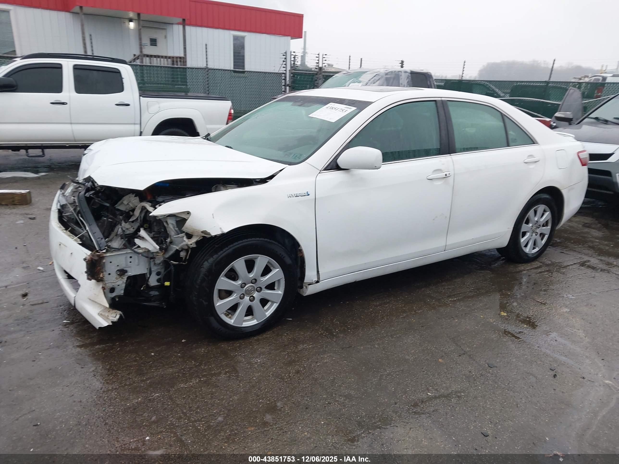 TOYOTA CAMRY image 2