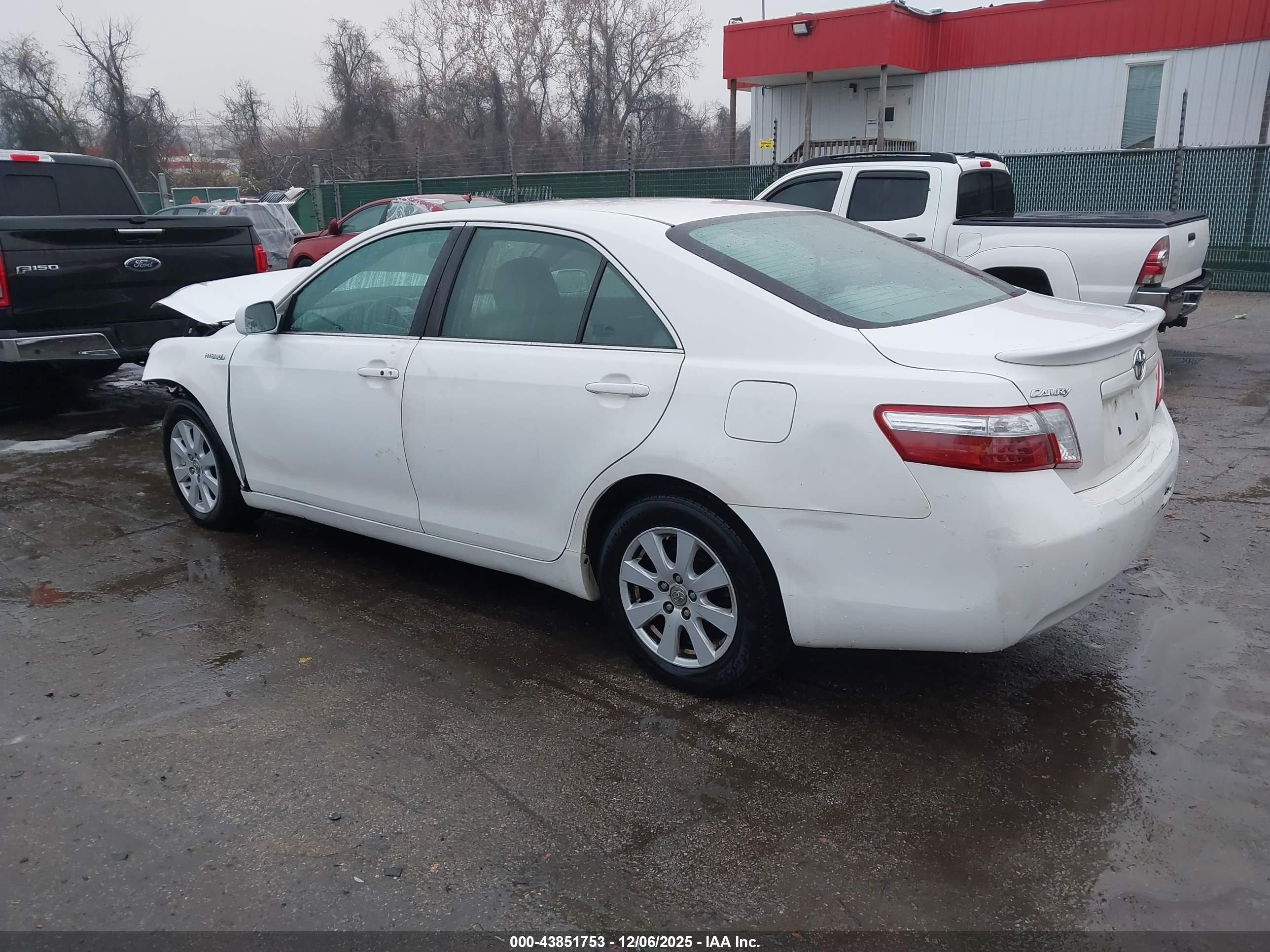 TOYOTA CAMRY image 3