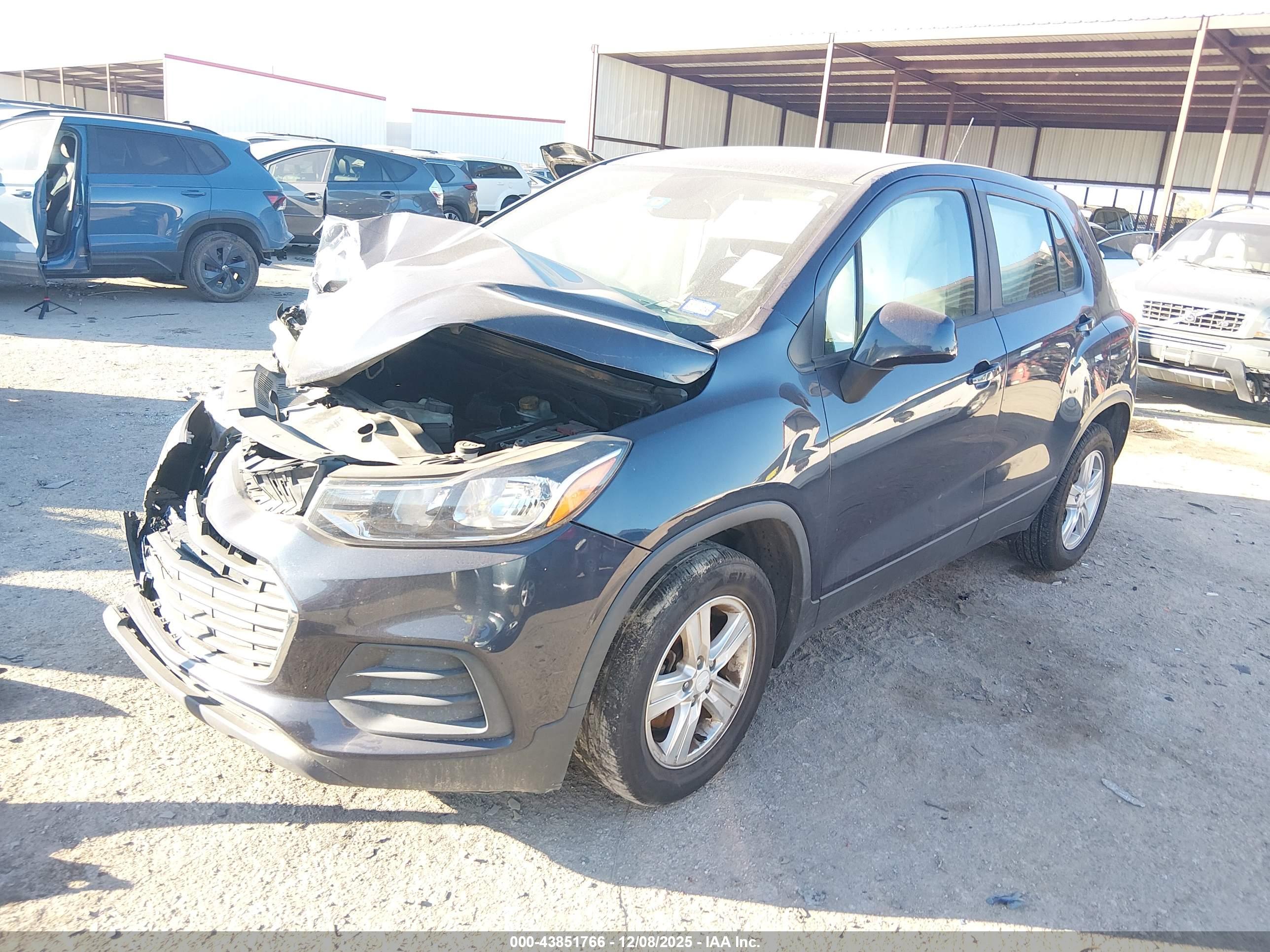 CHEVROLET TRAX image 2