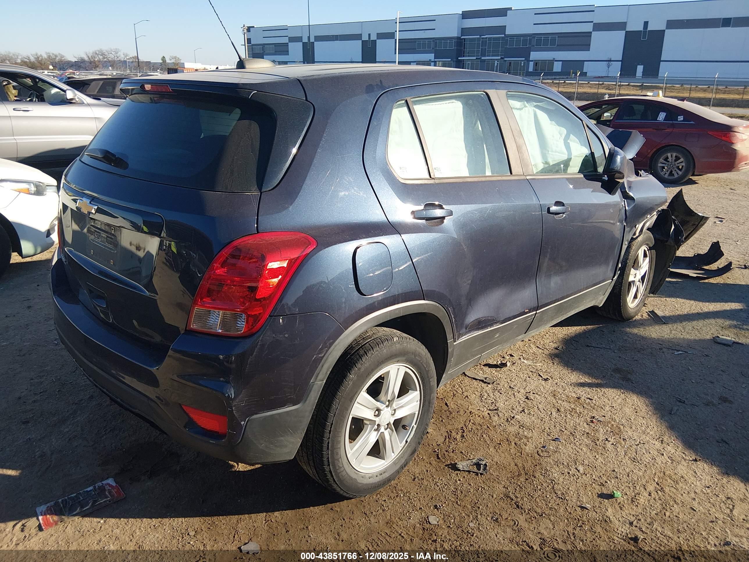CHEVROLET TRAX image 4