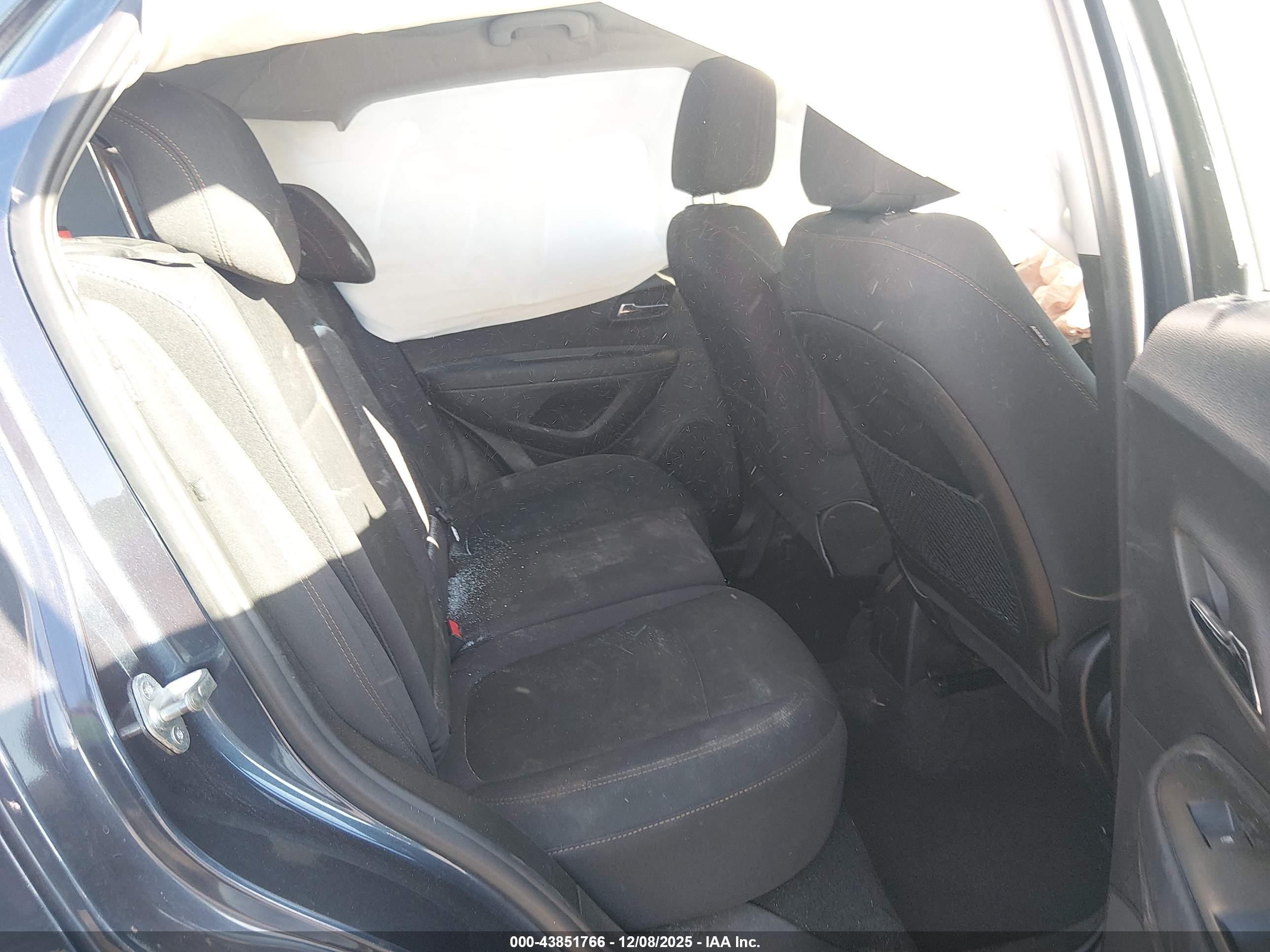 CHEVROLET TRAX image 8