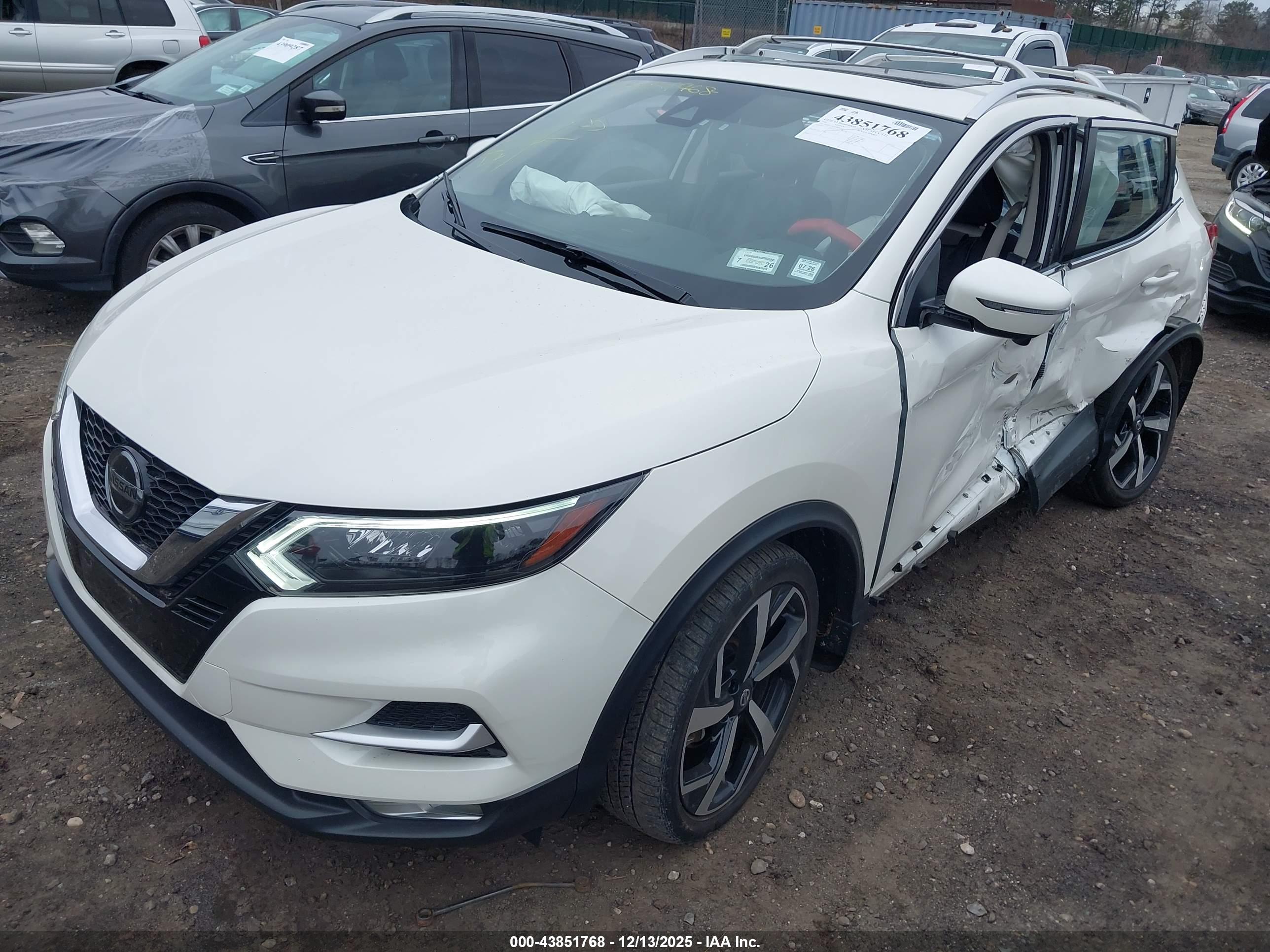 NISSAN ROGUE image 2