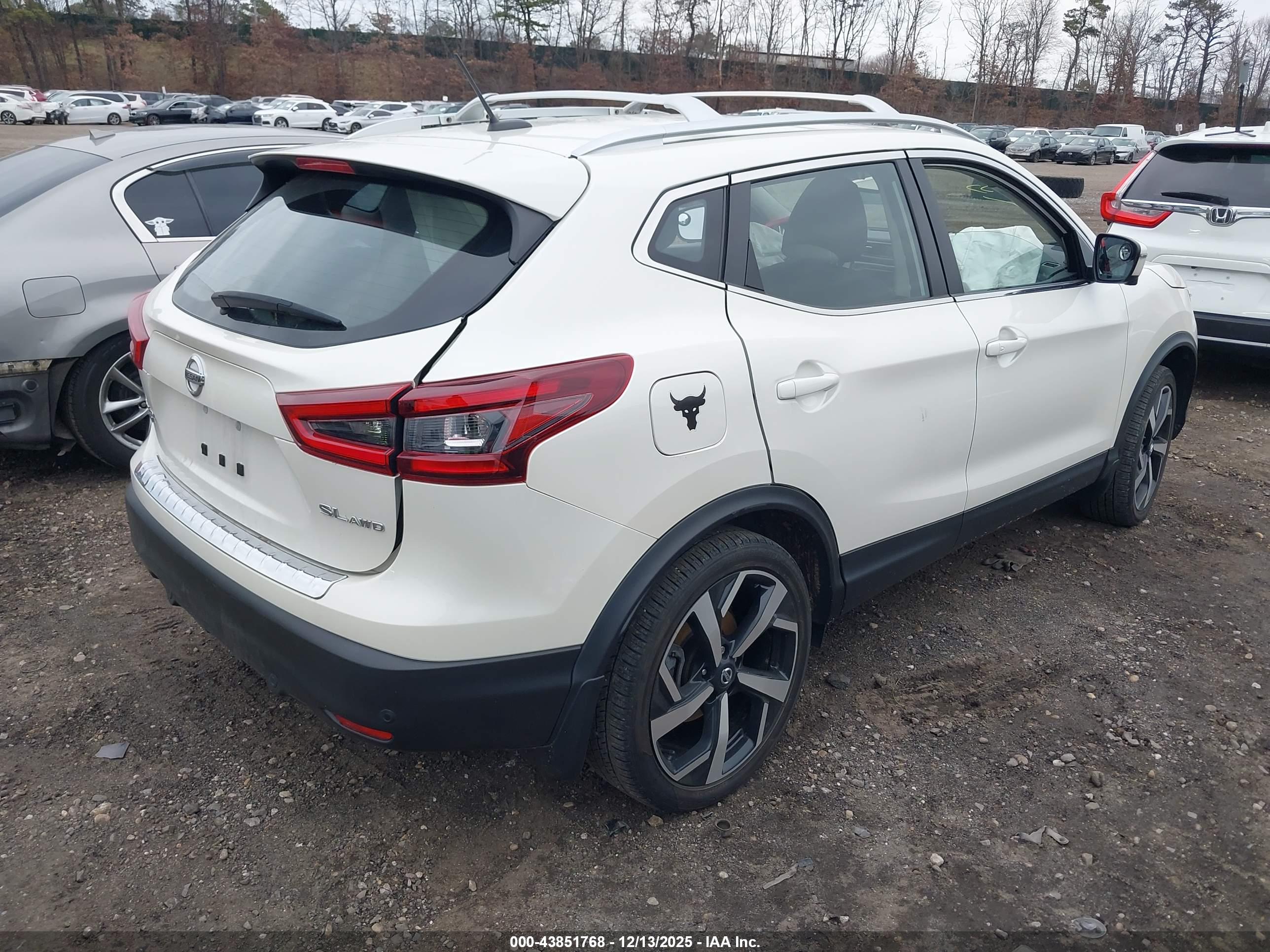 NISSAN ROGUE image 4