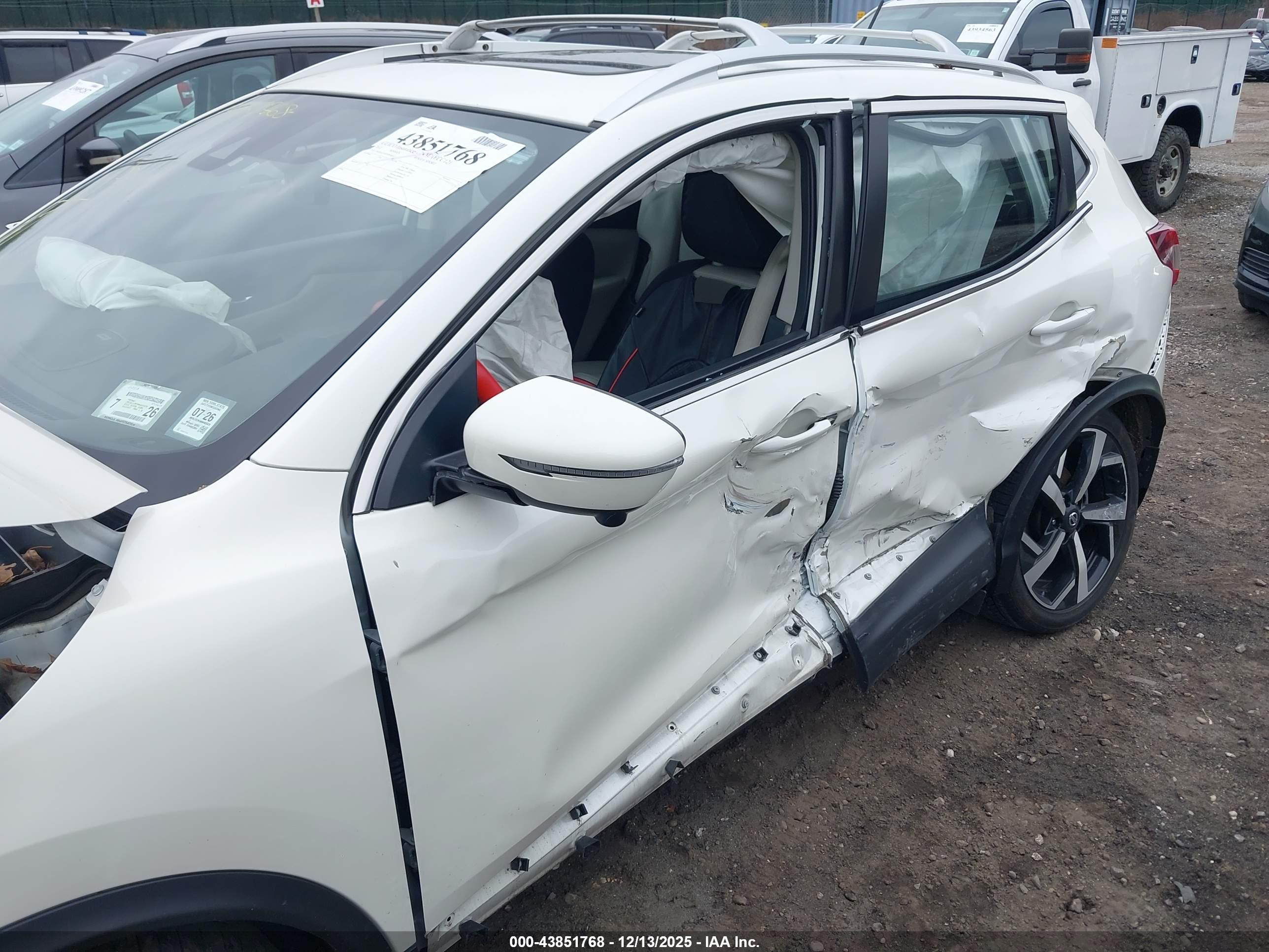 NISSAN ROGUE image 6
