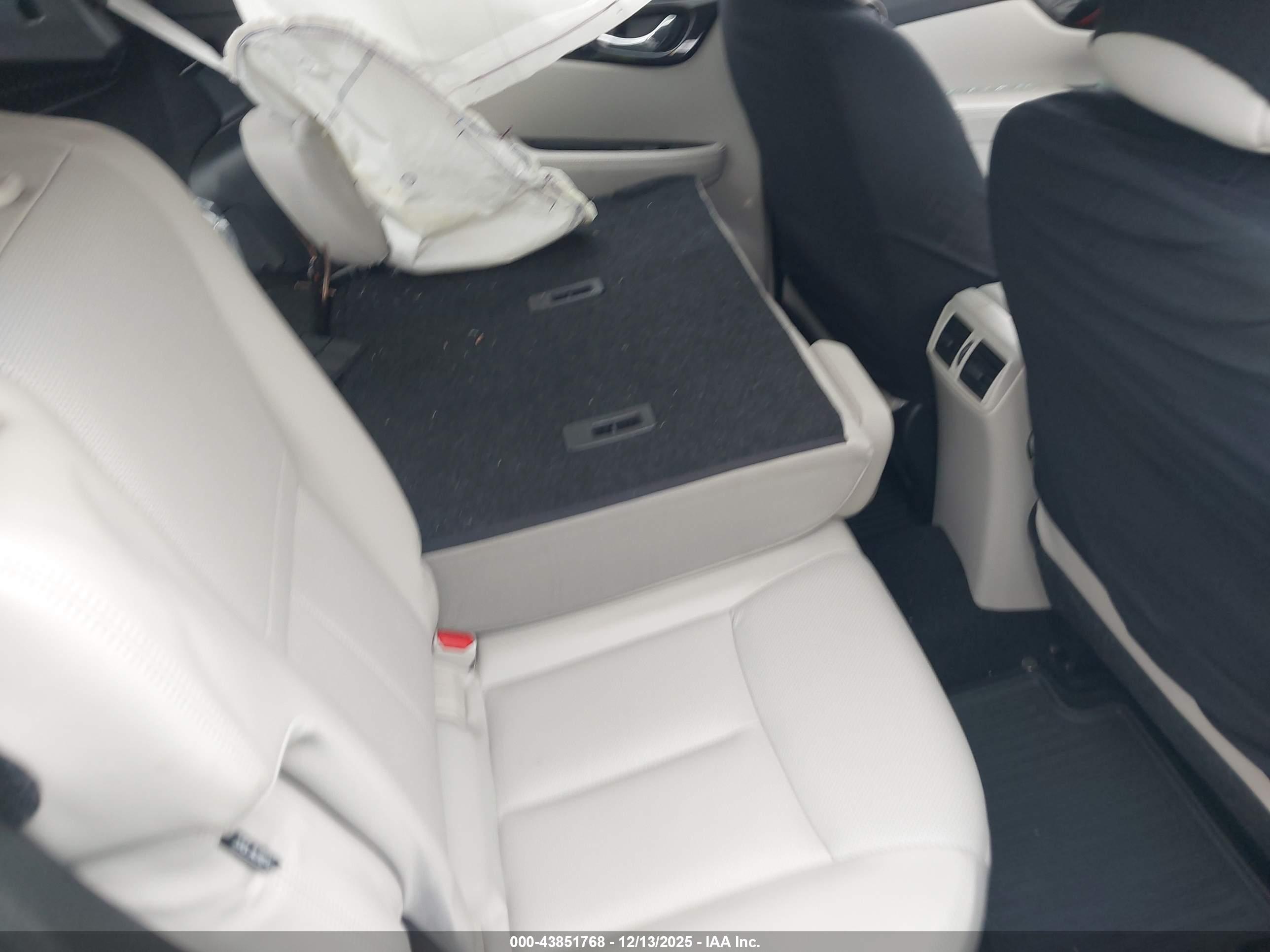 NISSAN ROGUE image 8