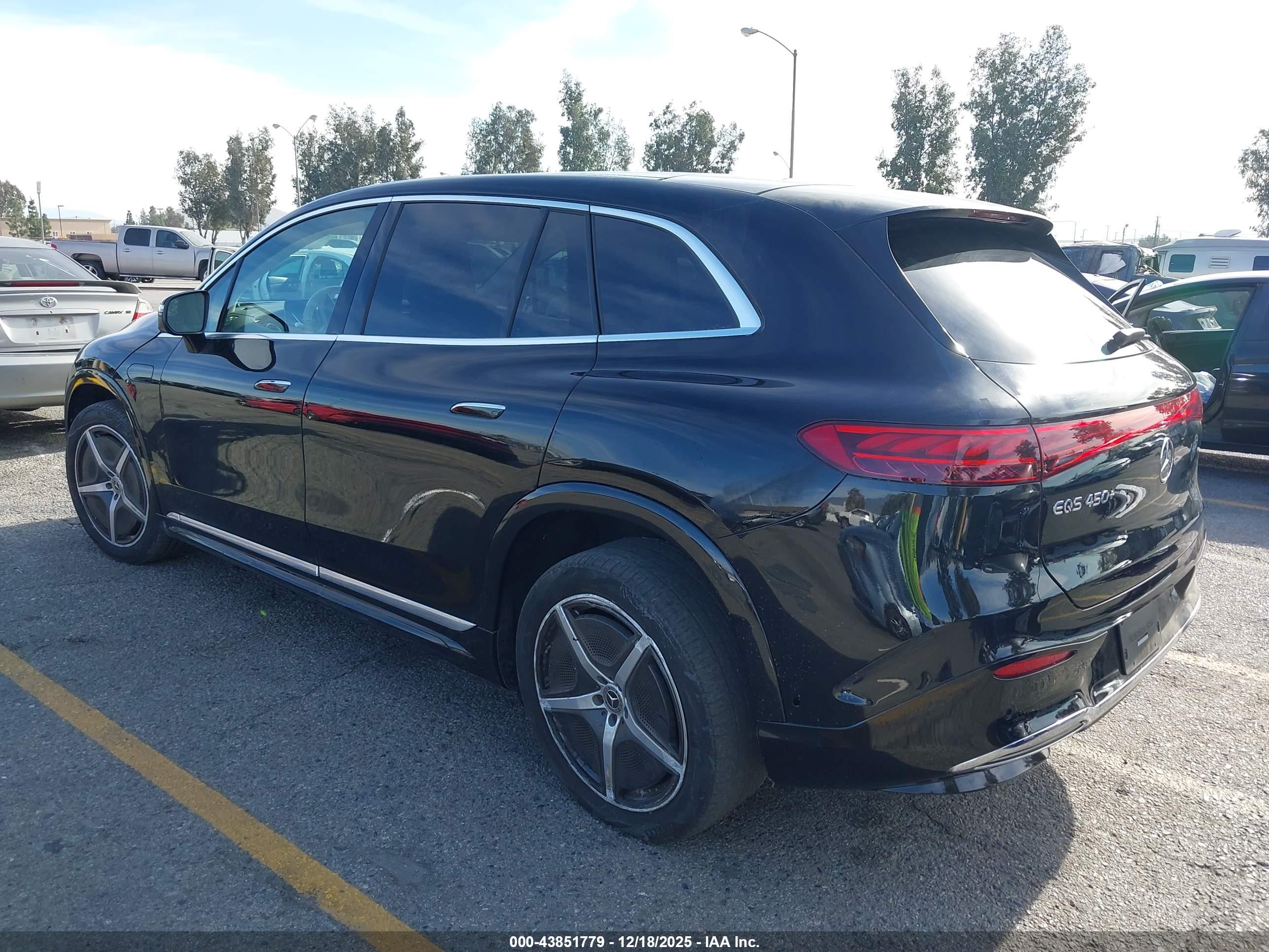 MERCEDES-BENZ EQS image 3