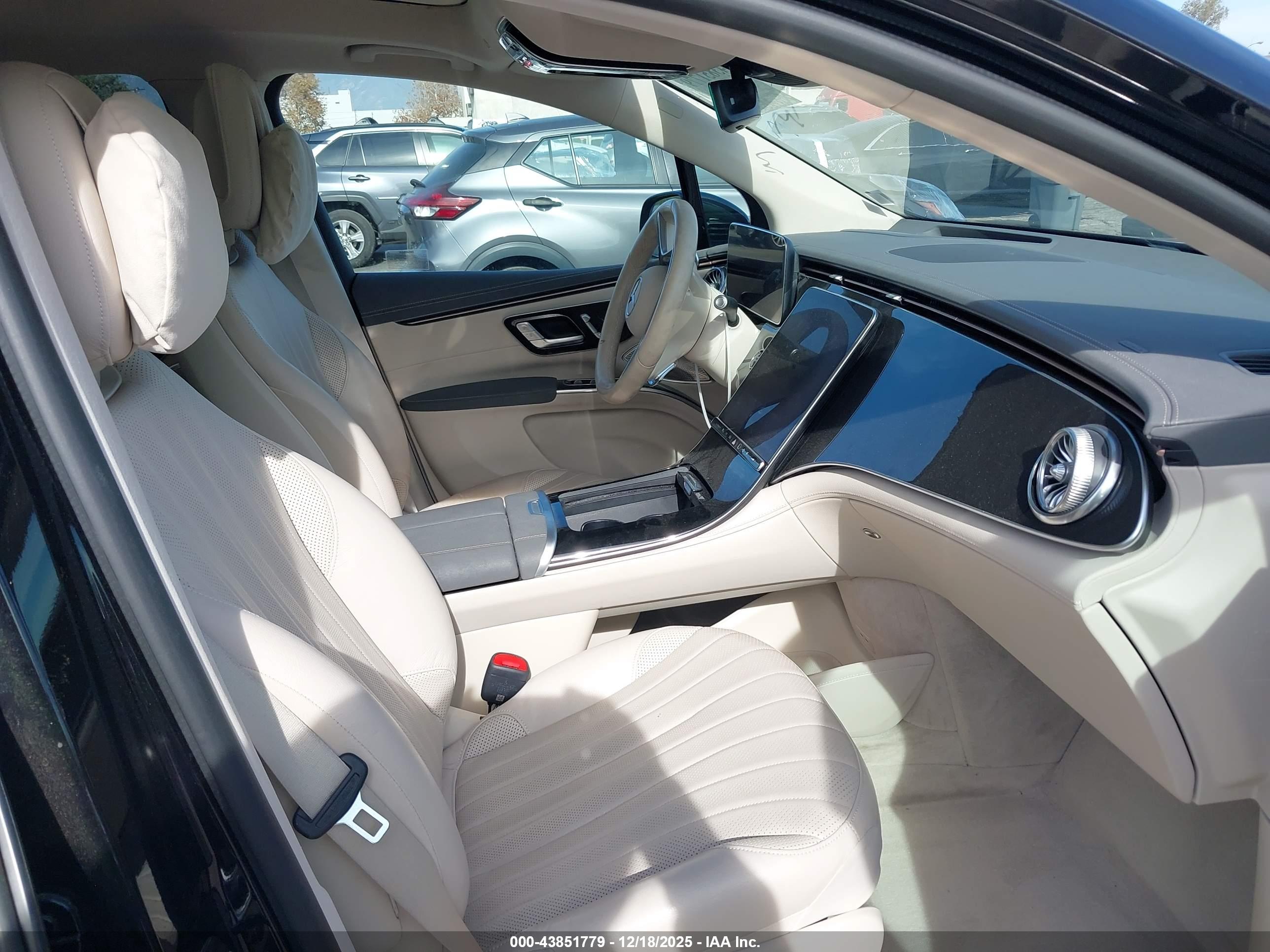 MERCEDES-BENZ EQS image 5