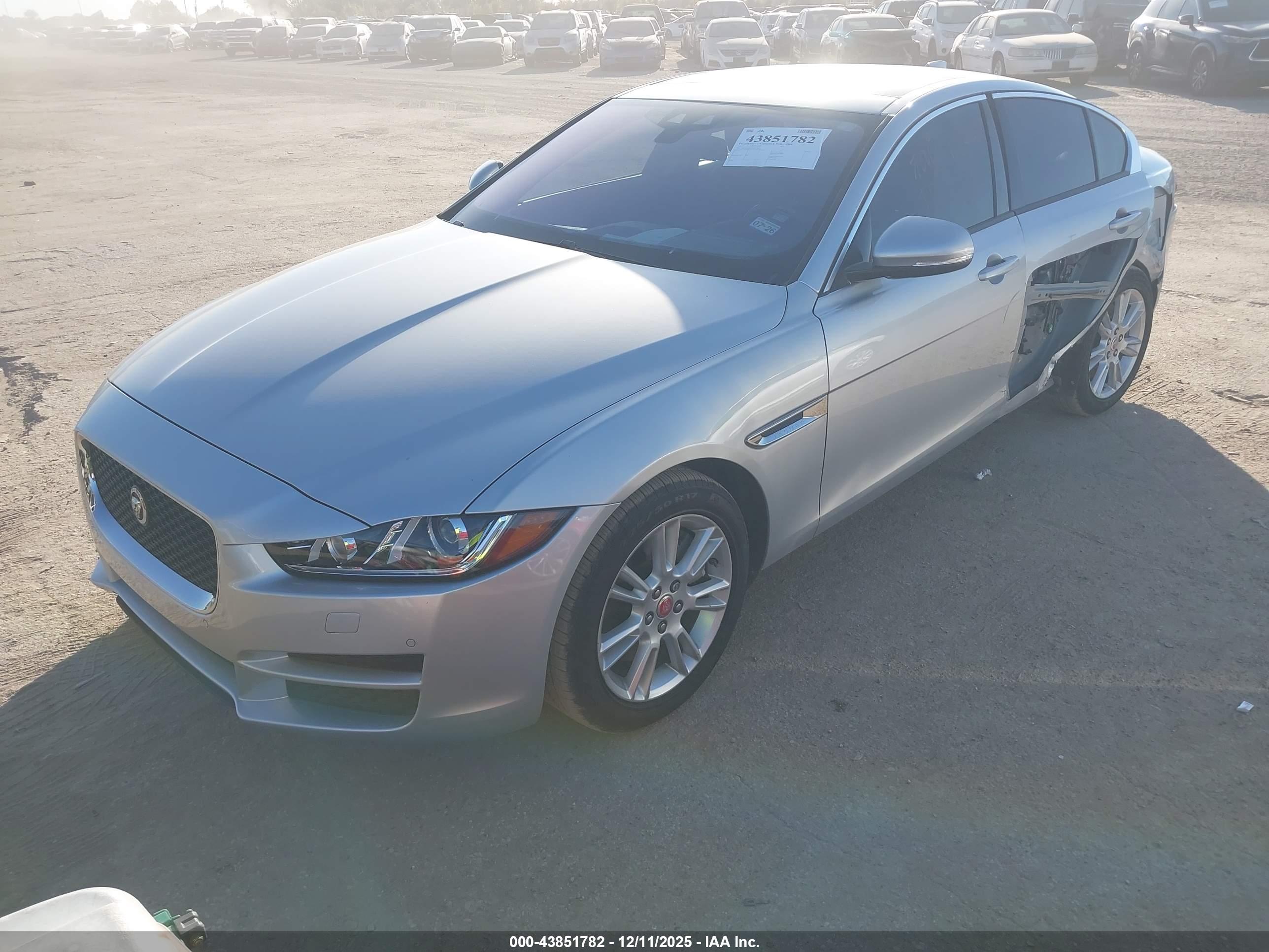 JAGUAR XE image 2