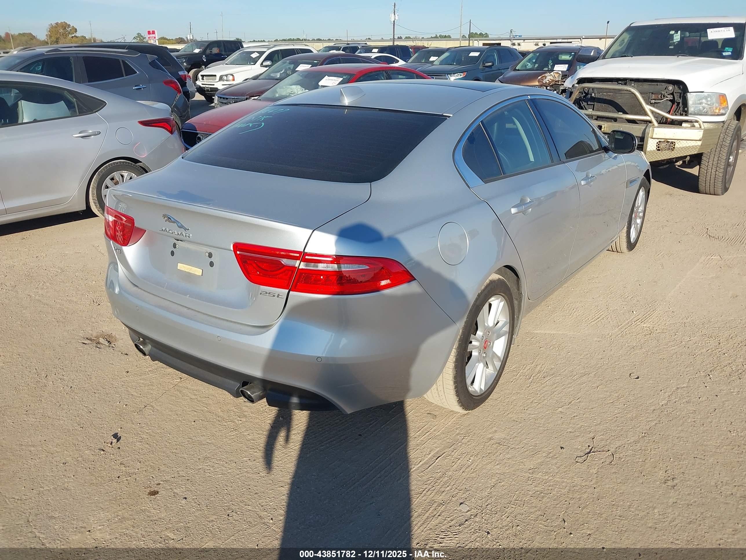 JAGUAR XE image 4