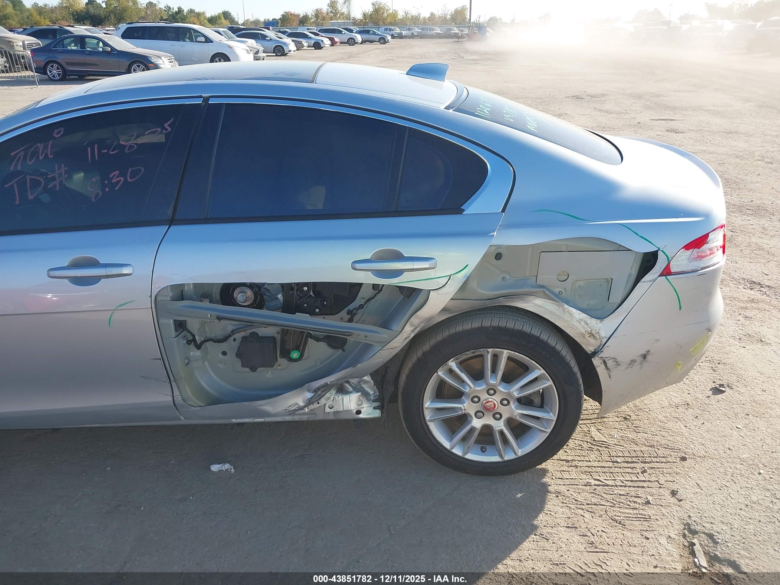 JAGUAR XE image 6