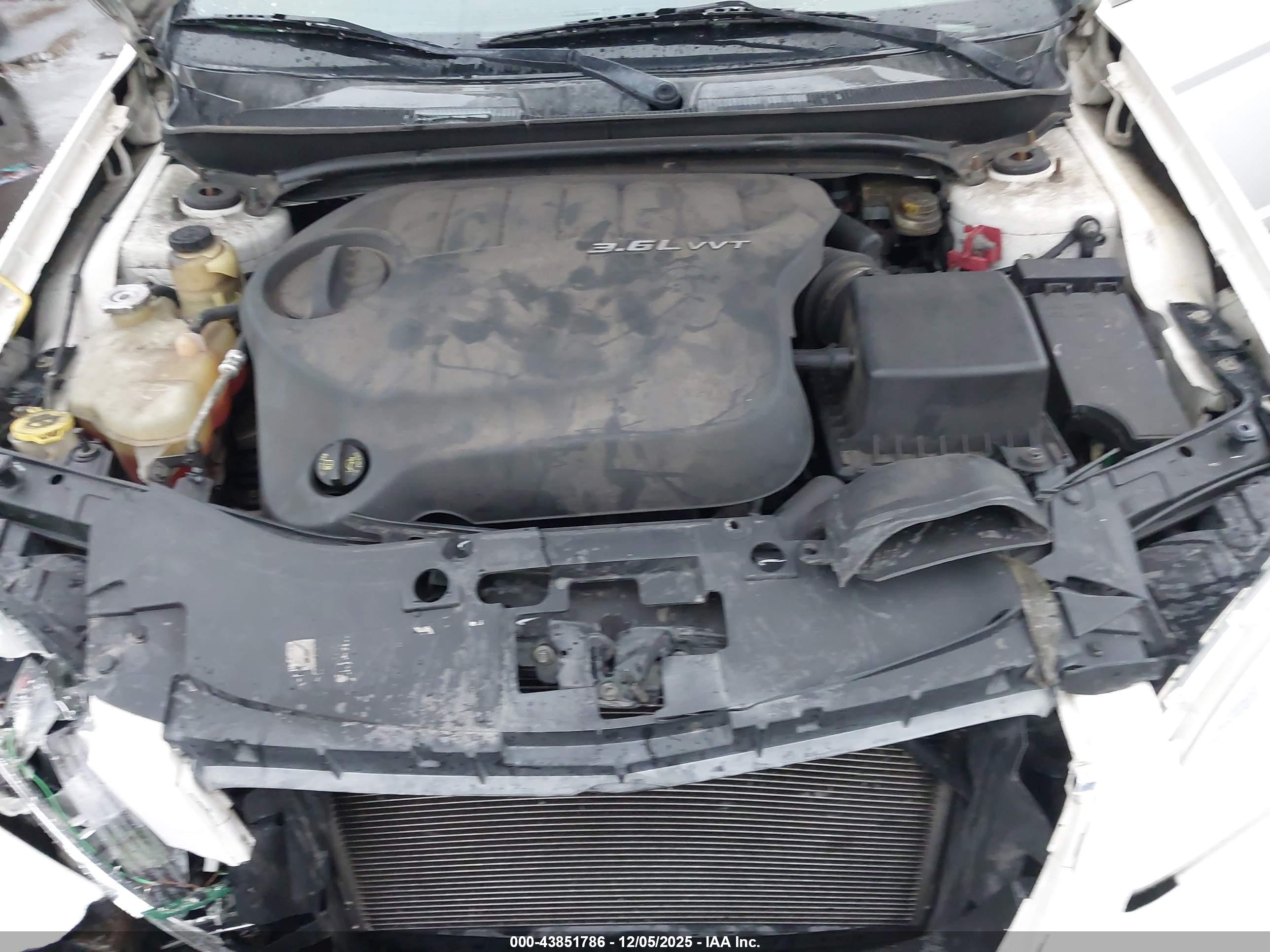 CHRYSLER 200 image 10