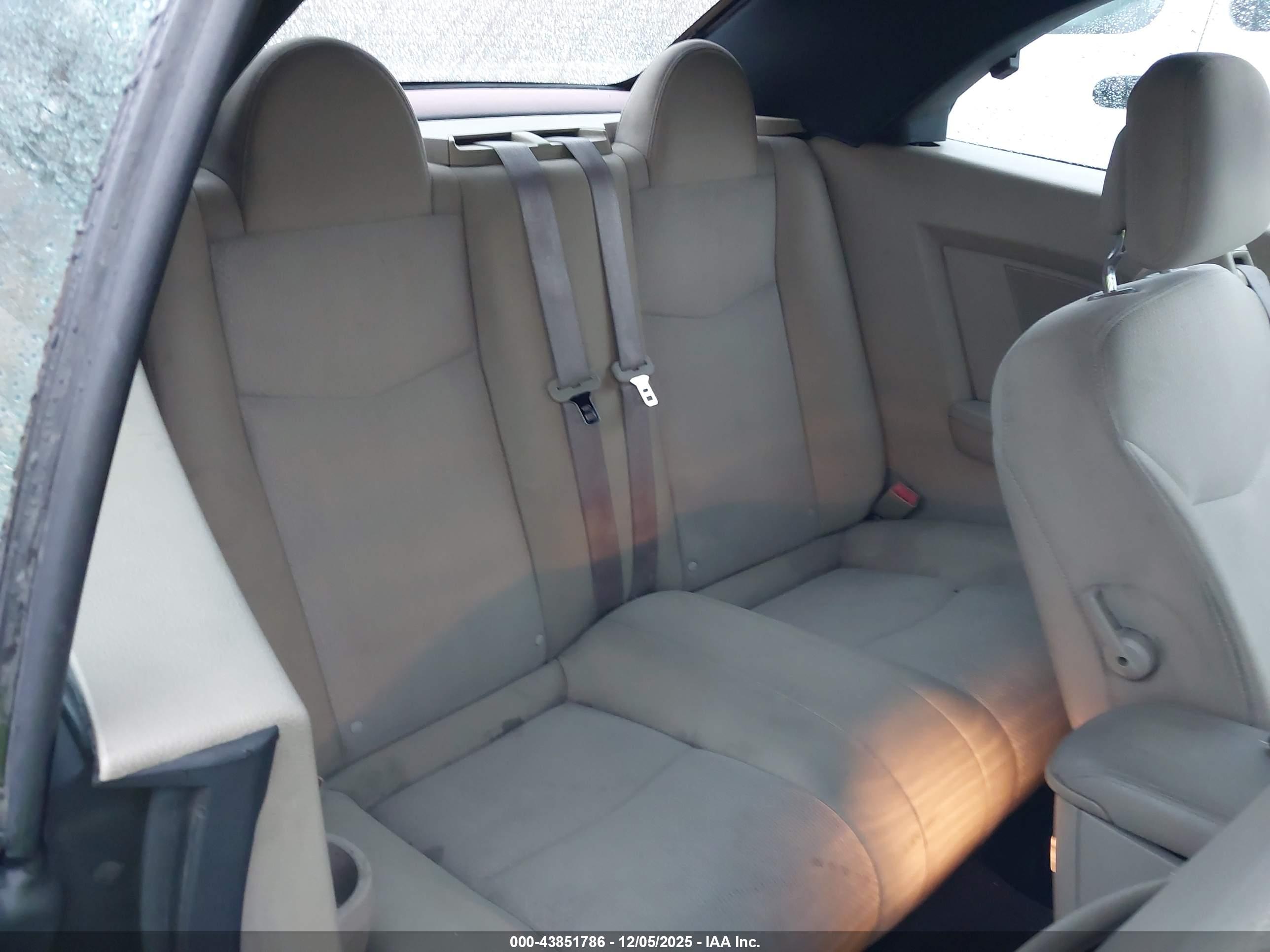 CHRYSLER 200 image 8