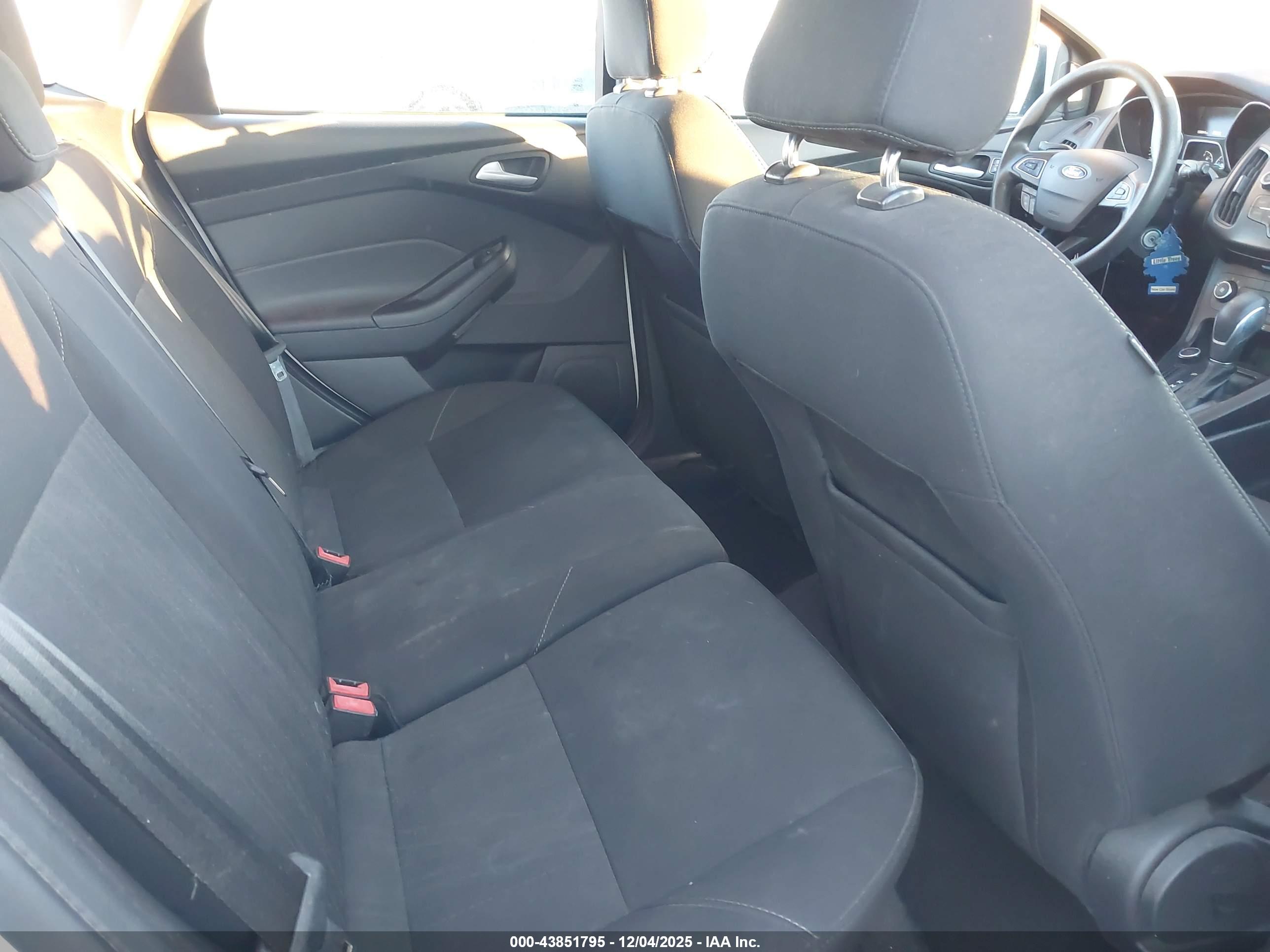 FORD FOCUS image 8