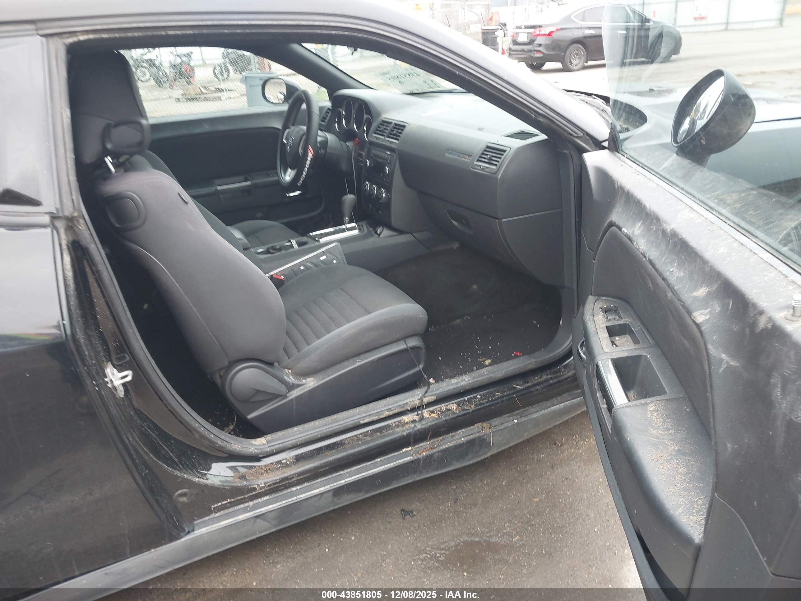 DODGE CHALLENGER image 5