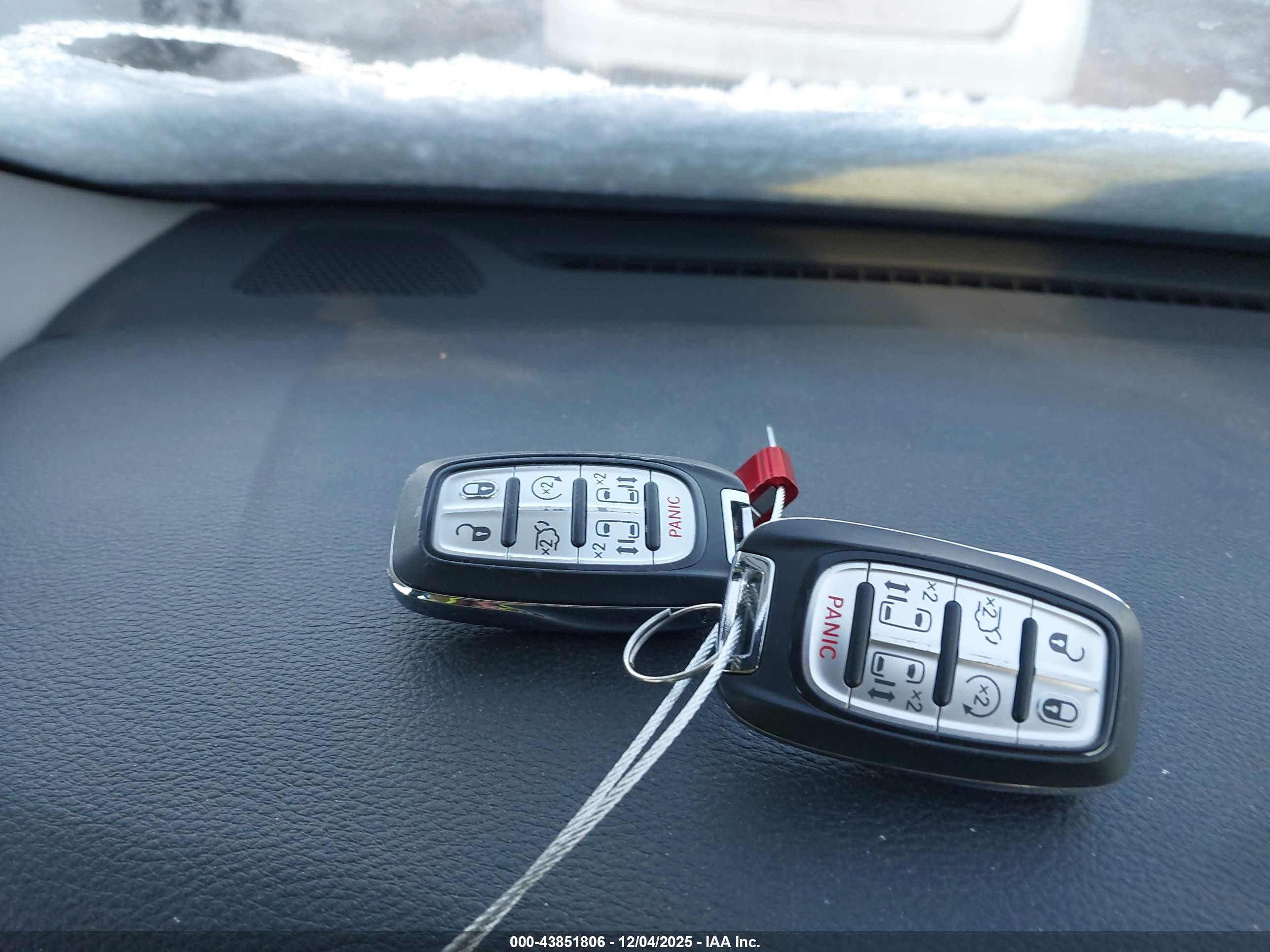 CHRYSLER PACIFICA image 11