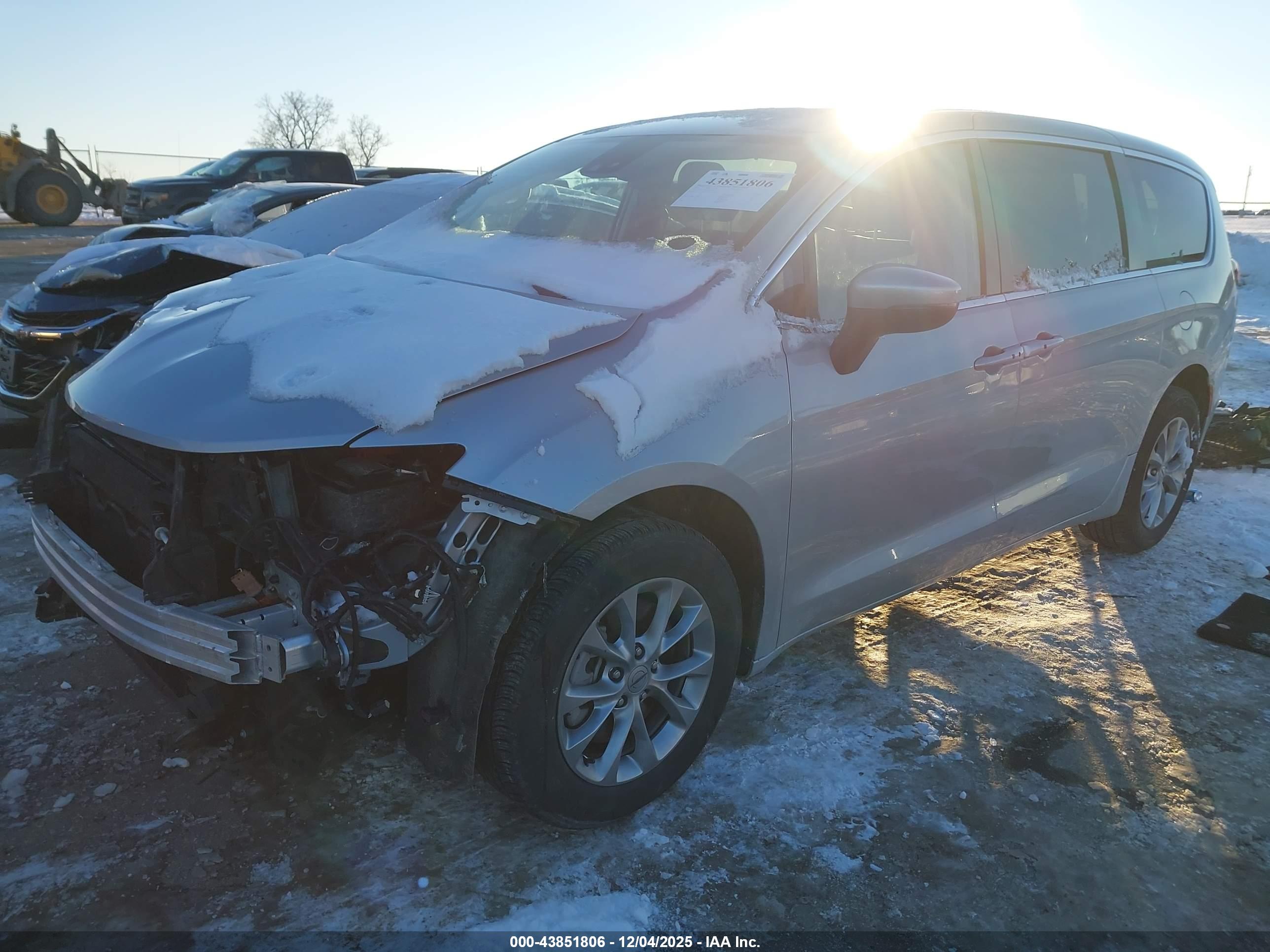 CHRYSLER PACIFICA image 2