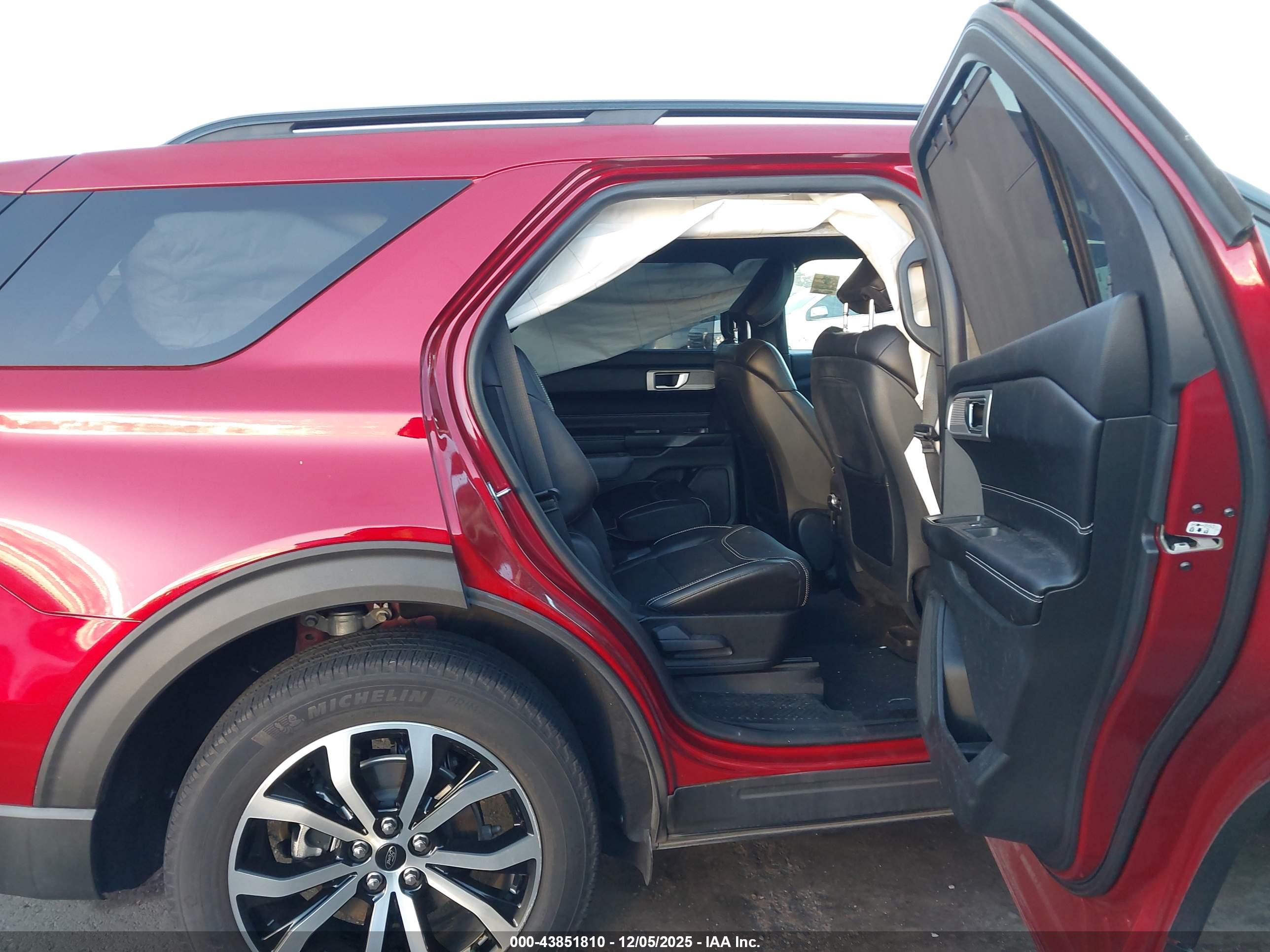 FORD EXPLORER image 8