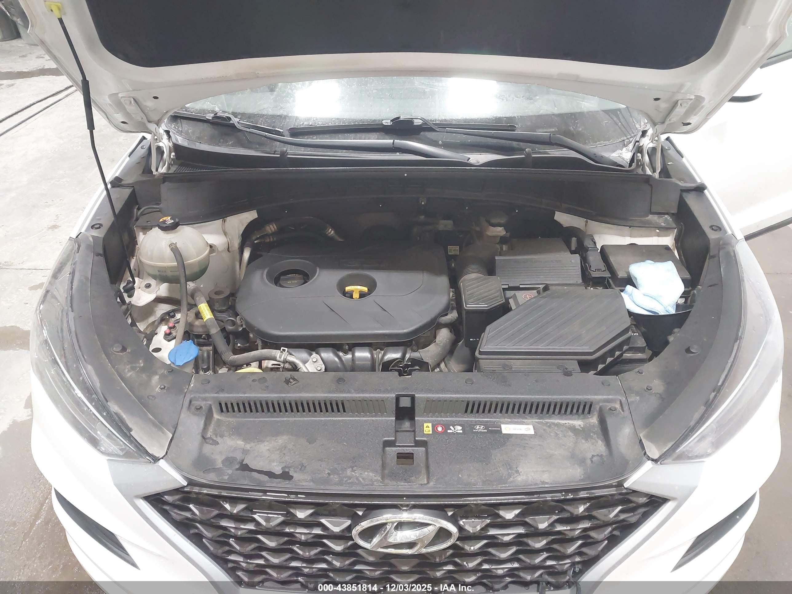 HYUNDAI TUCSON image 10