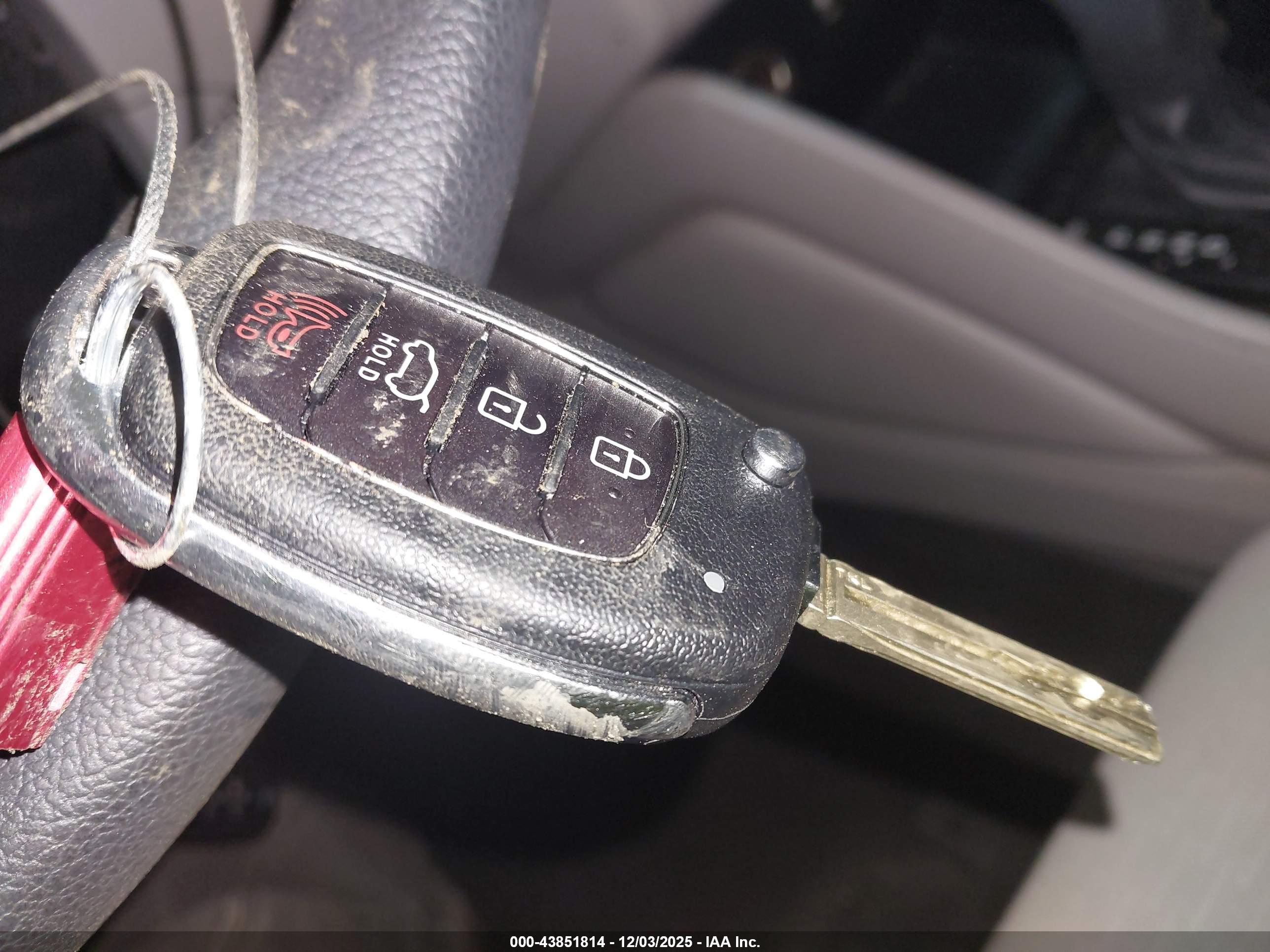 HYUNDAI TUCSON image 11
