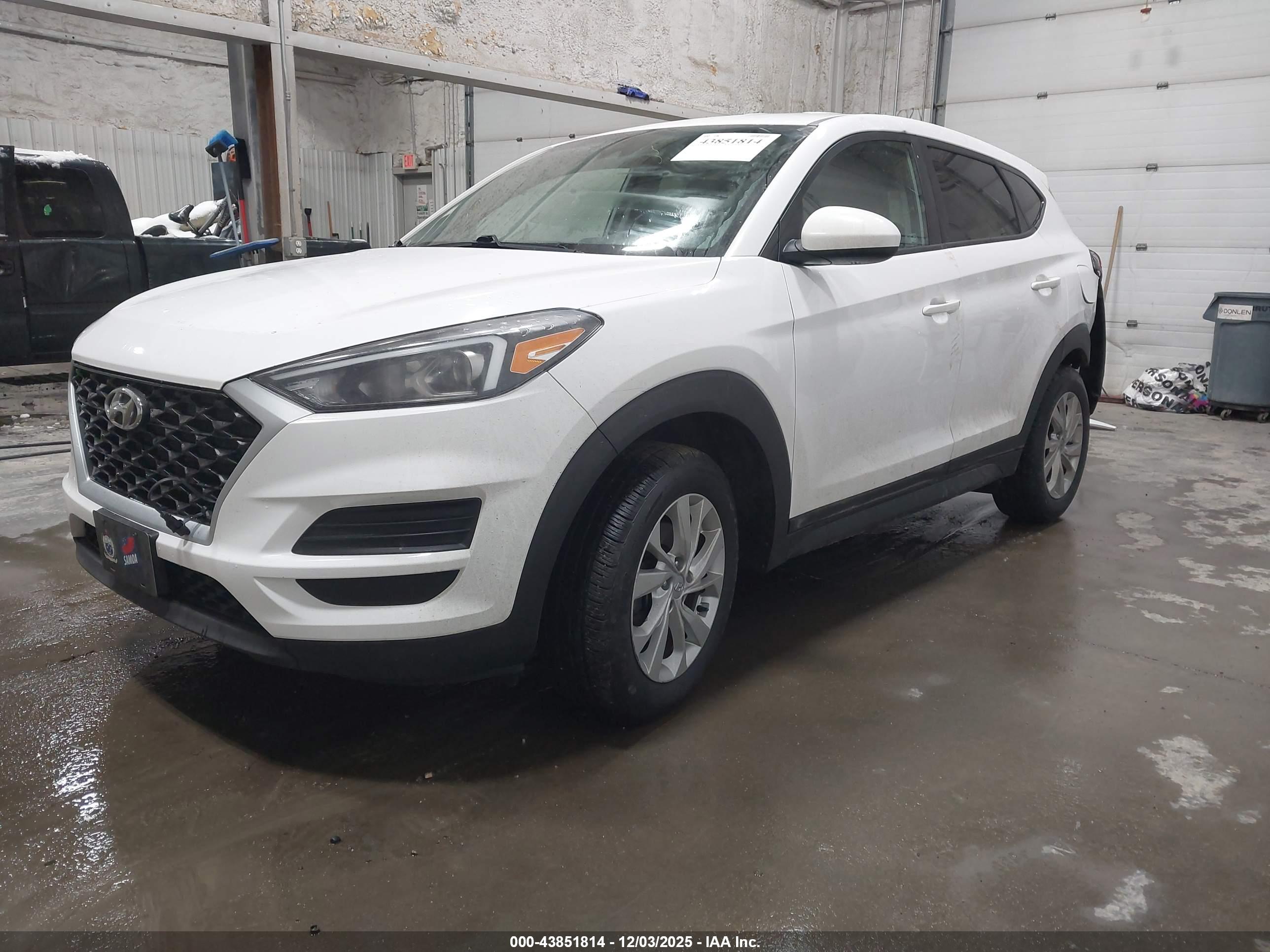 HYUNDAI TUCSON image 2
