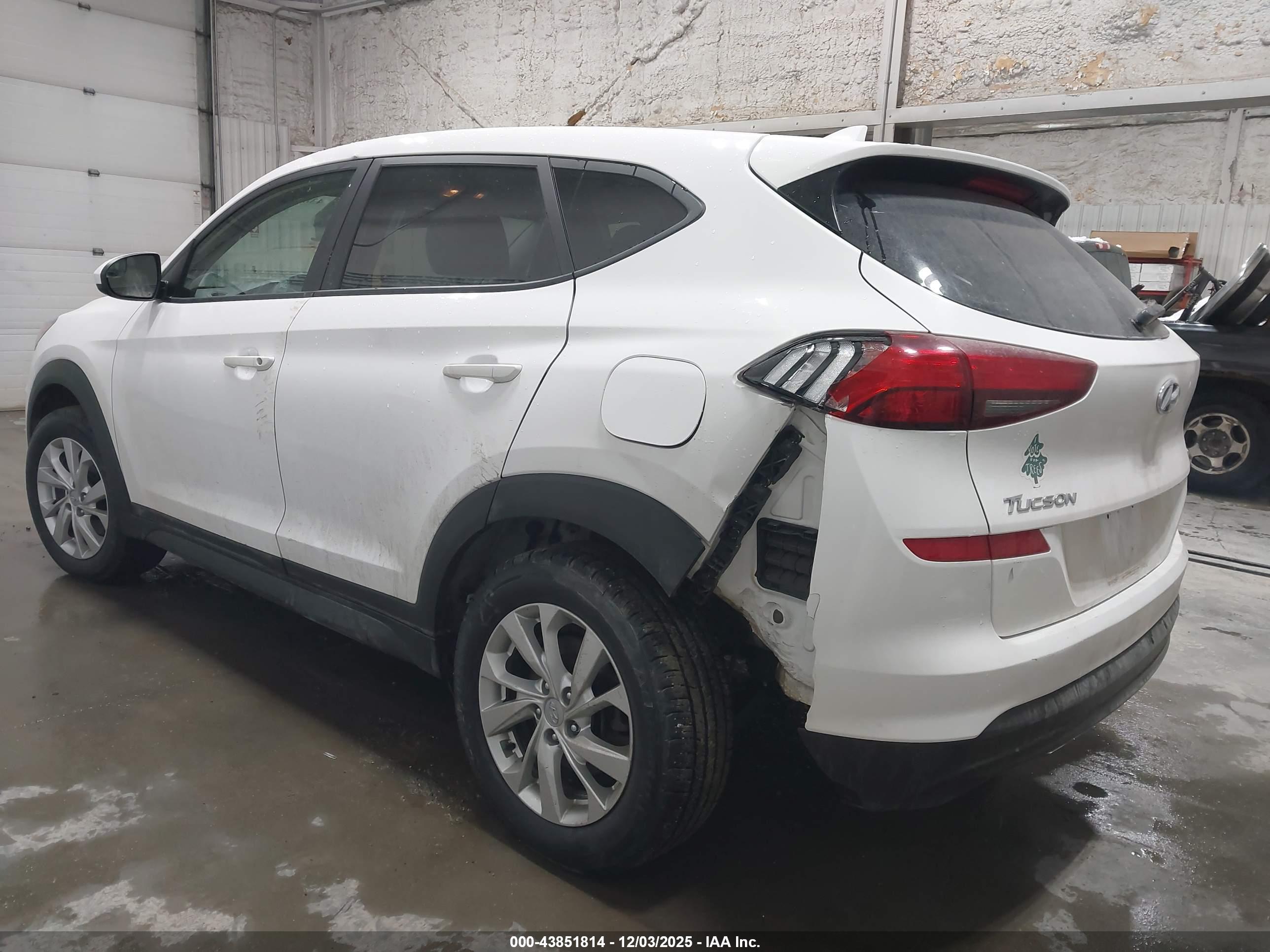 HYUNDAI TUCSON image 3