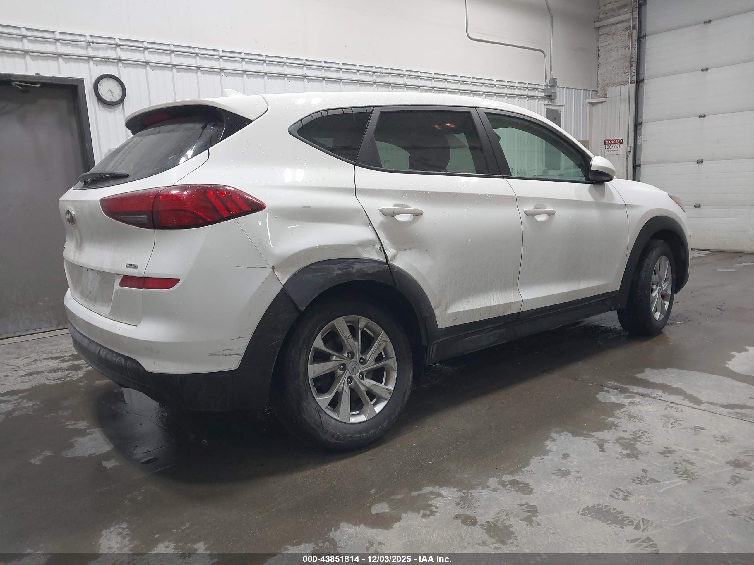 HYUNDAI TUCSON image 4
