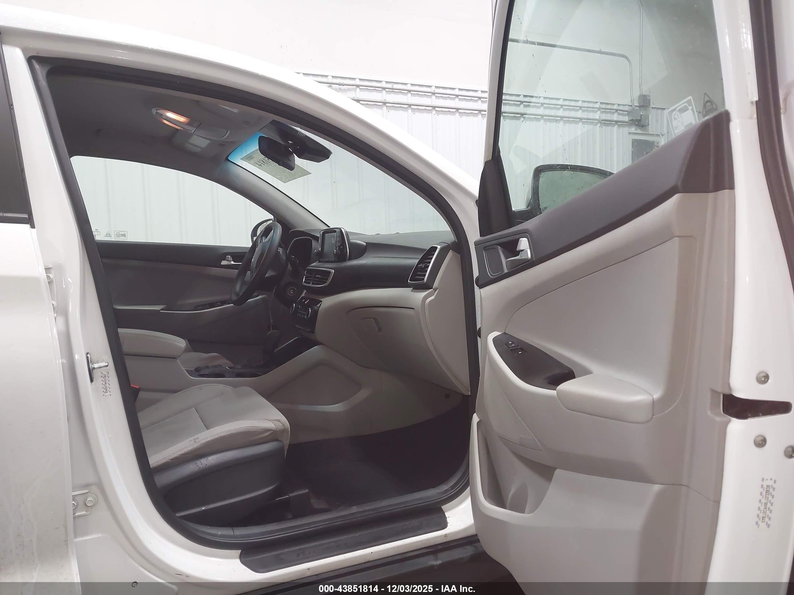HYUNDAI TUCSON image 5