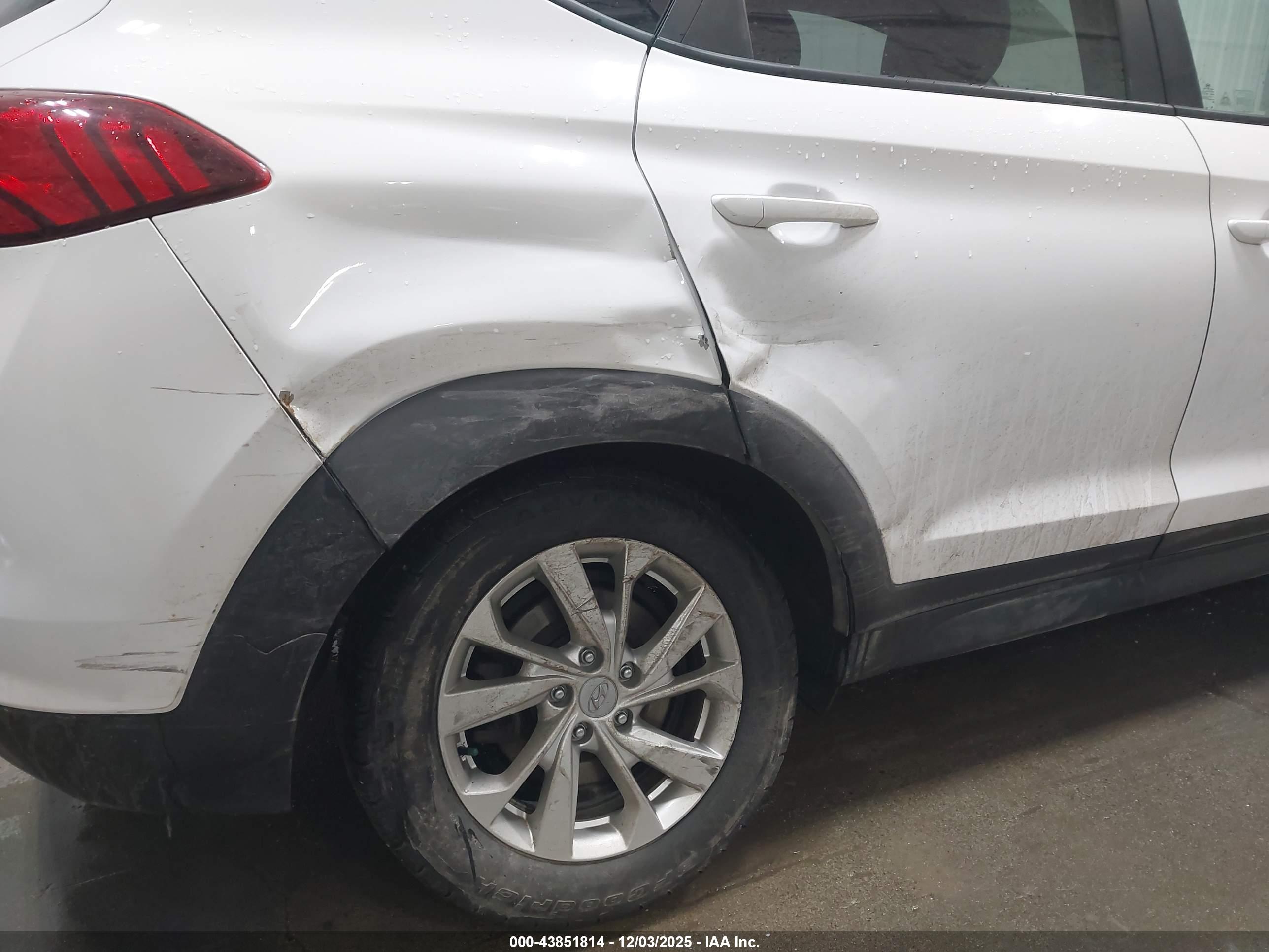 HYUNDAI TUCSON image 6