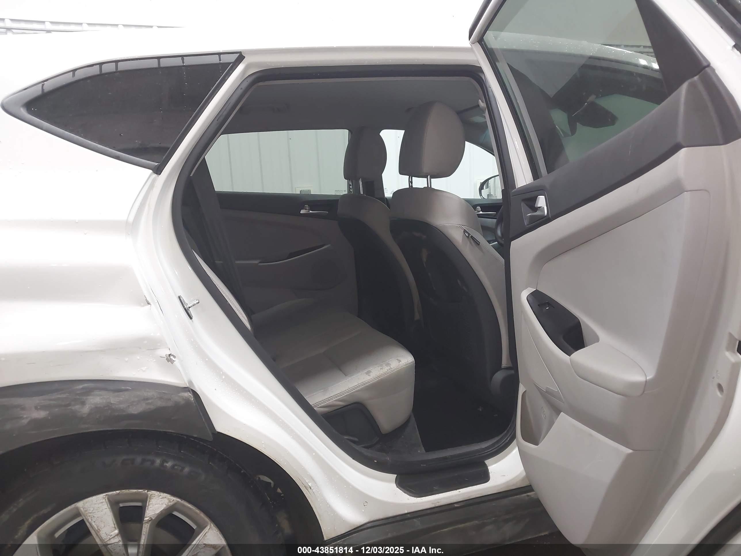 HYUNDAI TUCSON image 8