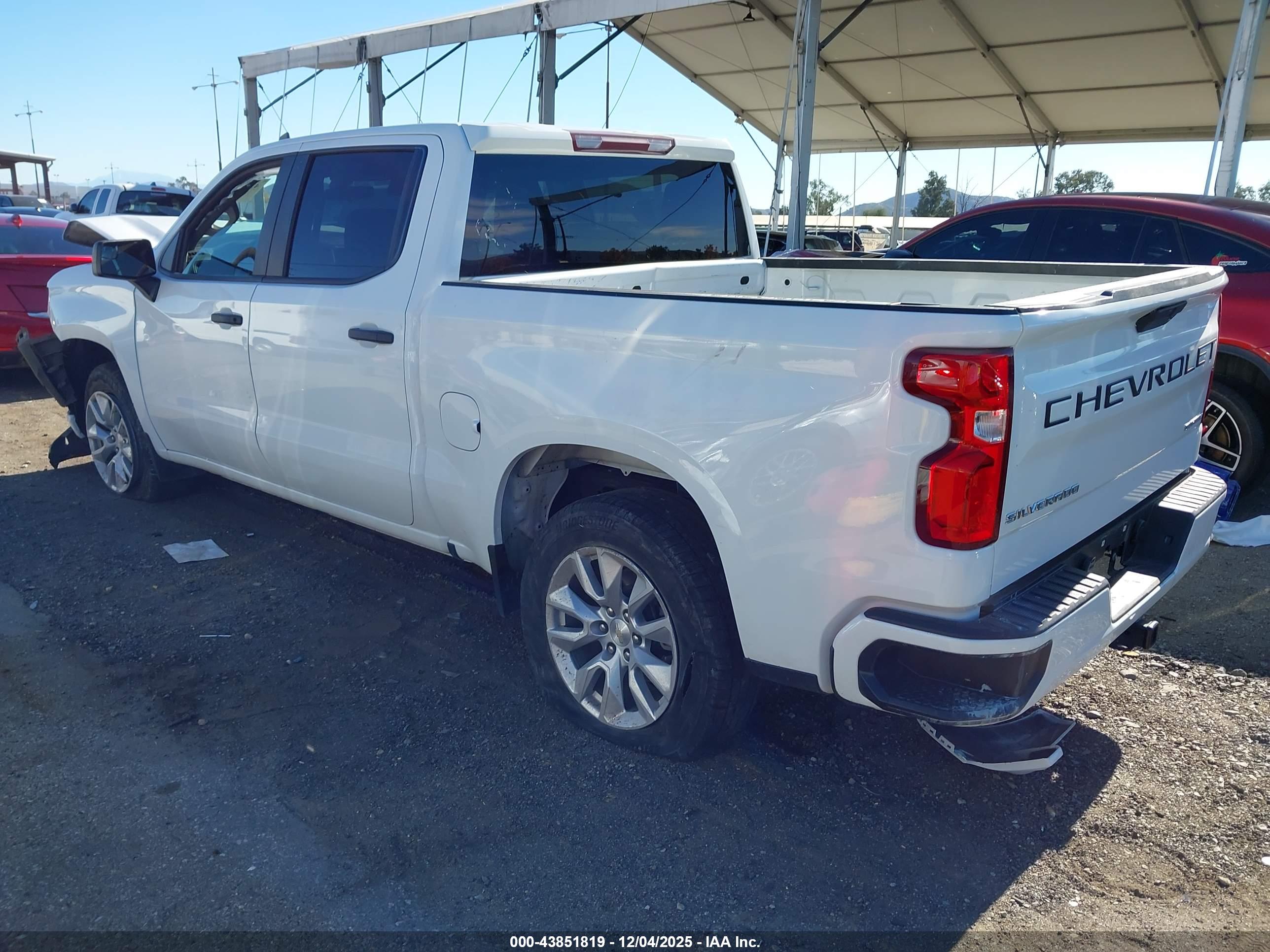 CHEVROLET SILVERADO image 3