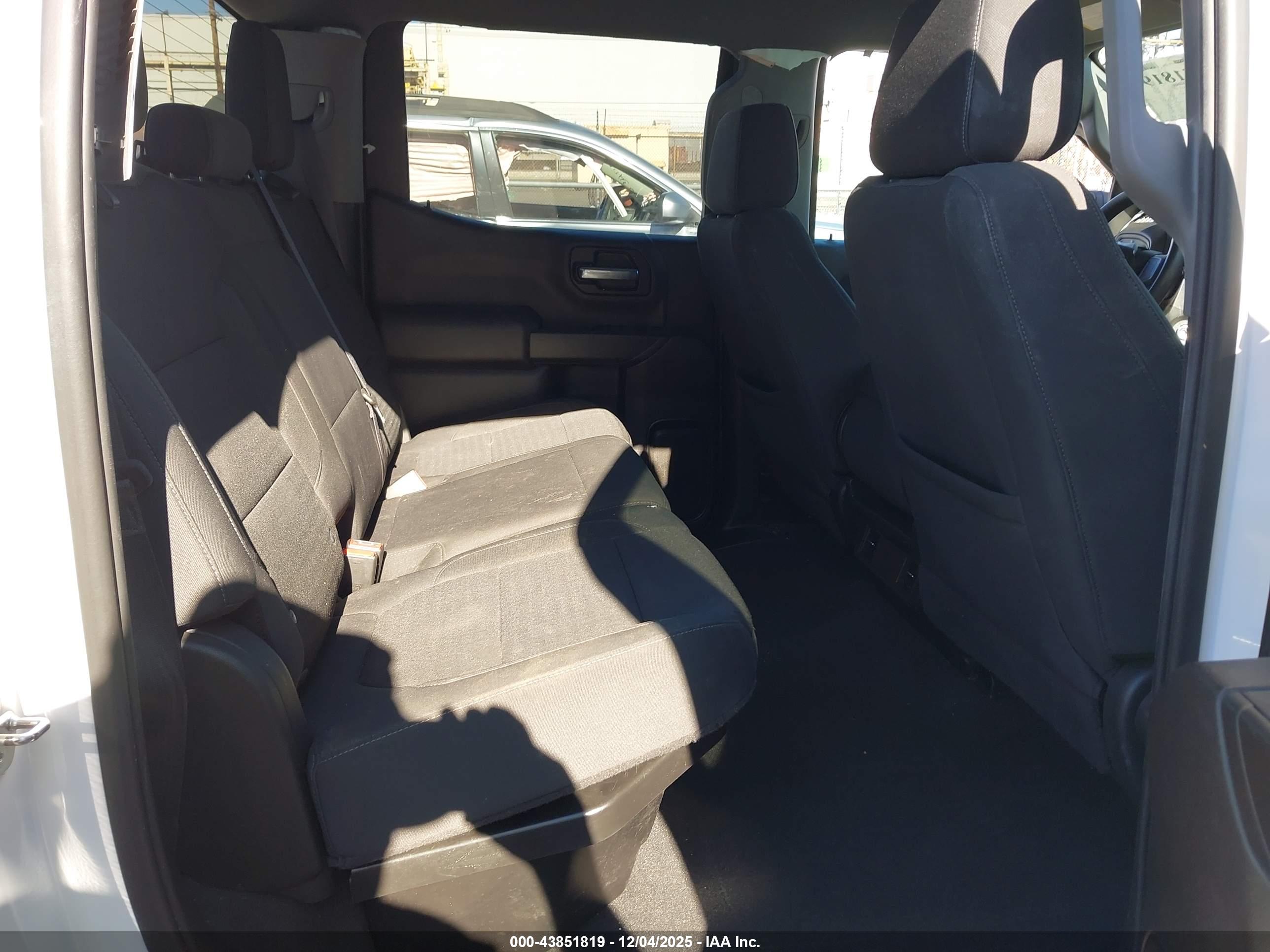 CHEVROLET SILVERADO image 8
