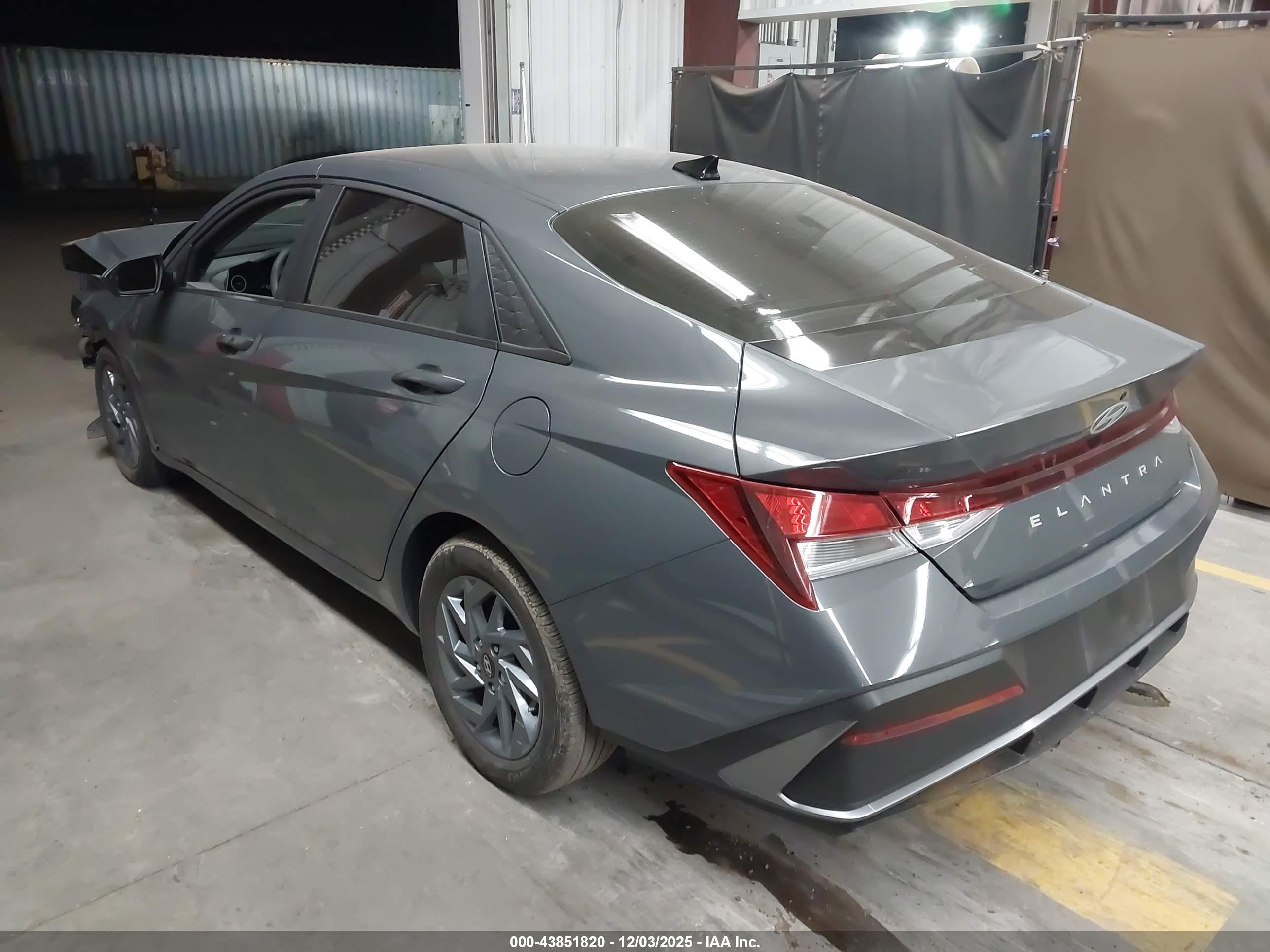 HYUNDAI ELANTRA image 3