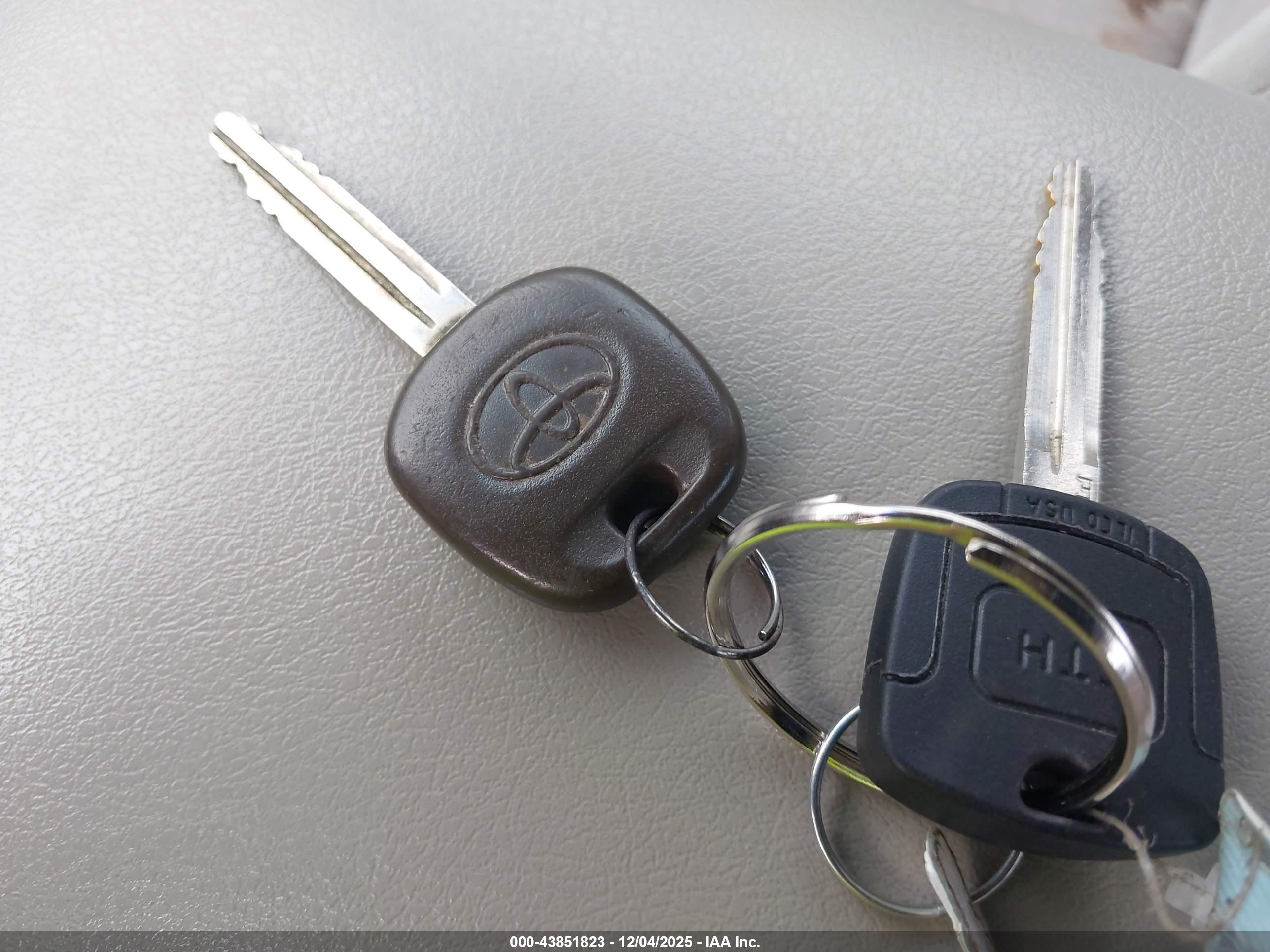 TOYOTA CAMRY image 11