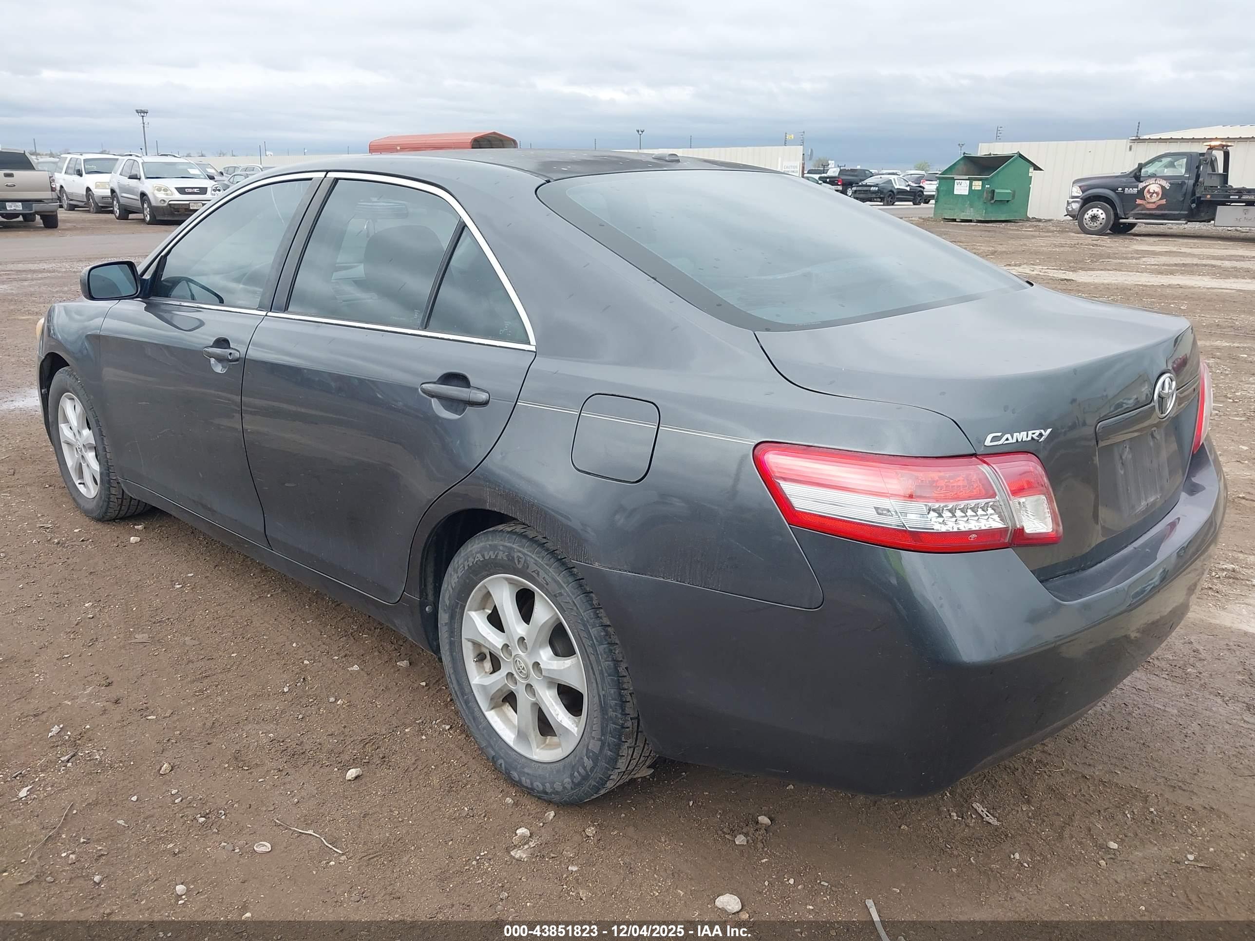 TOYOTA CAMRY image 3