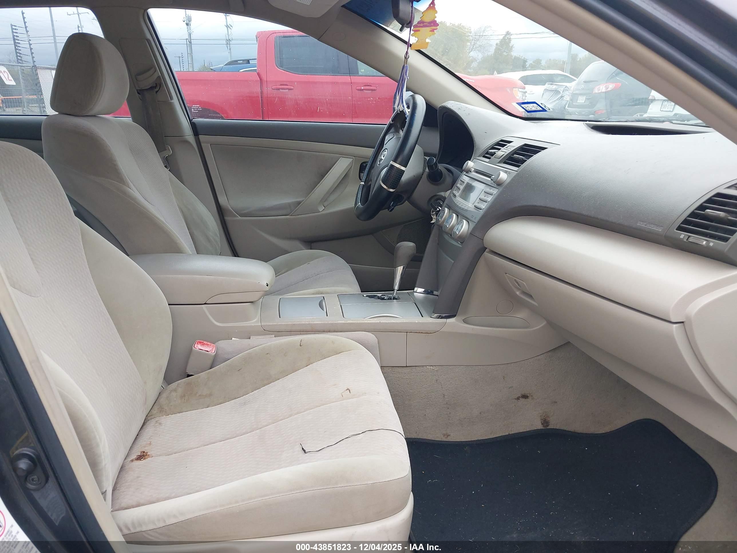 TOYOTA CAMRY image 5