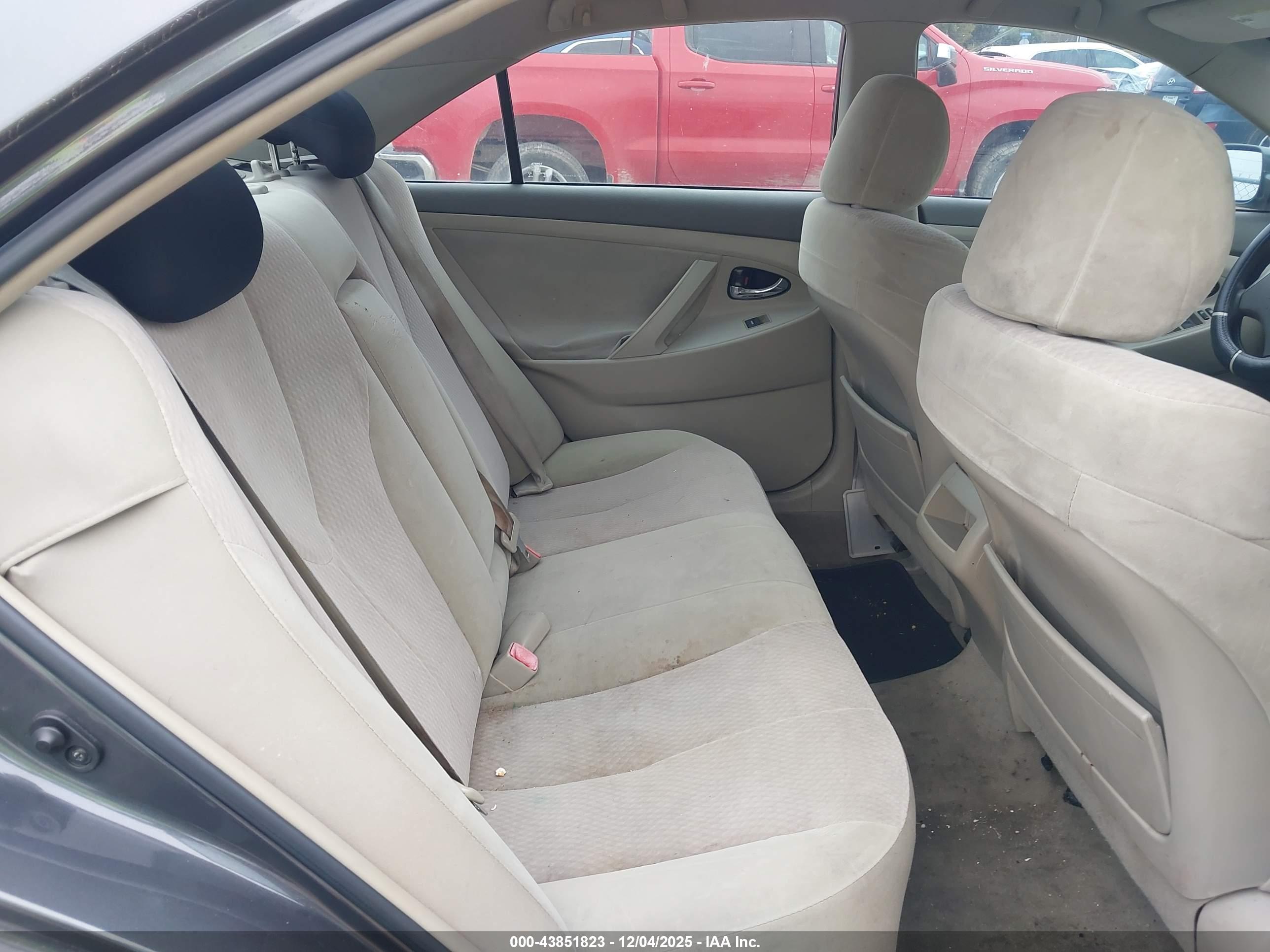 TOYOTA CAMRY image 8
