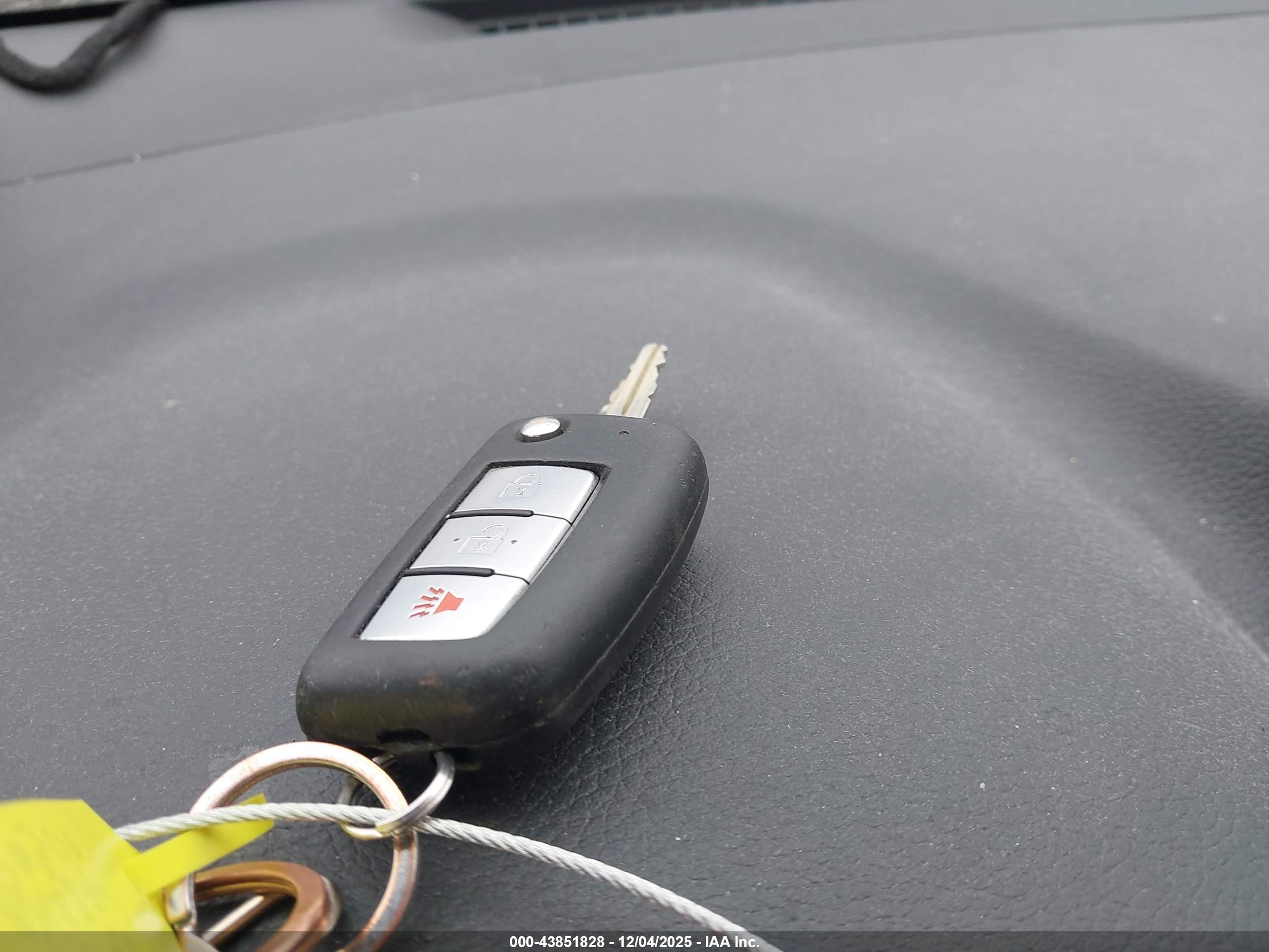 NISSAN ROGUE image 11