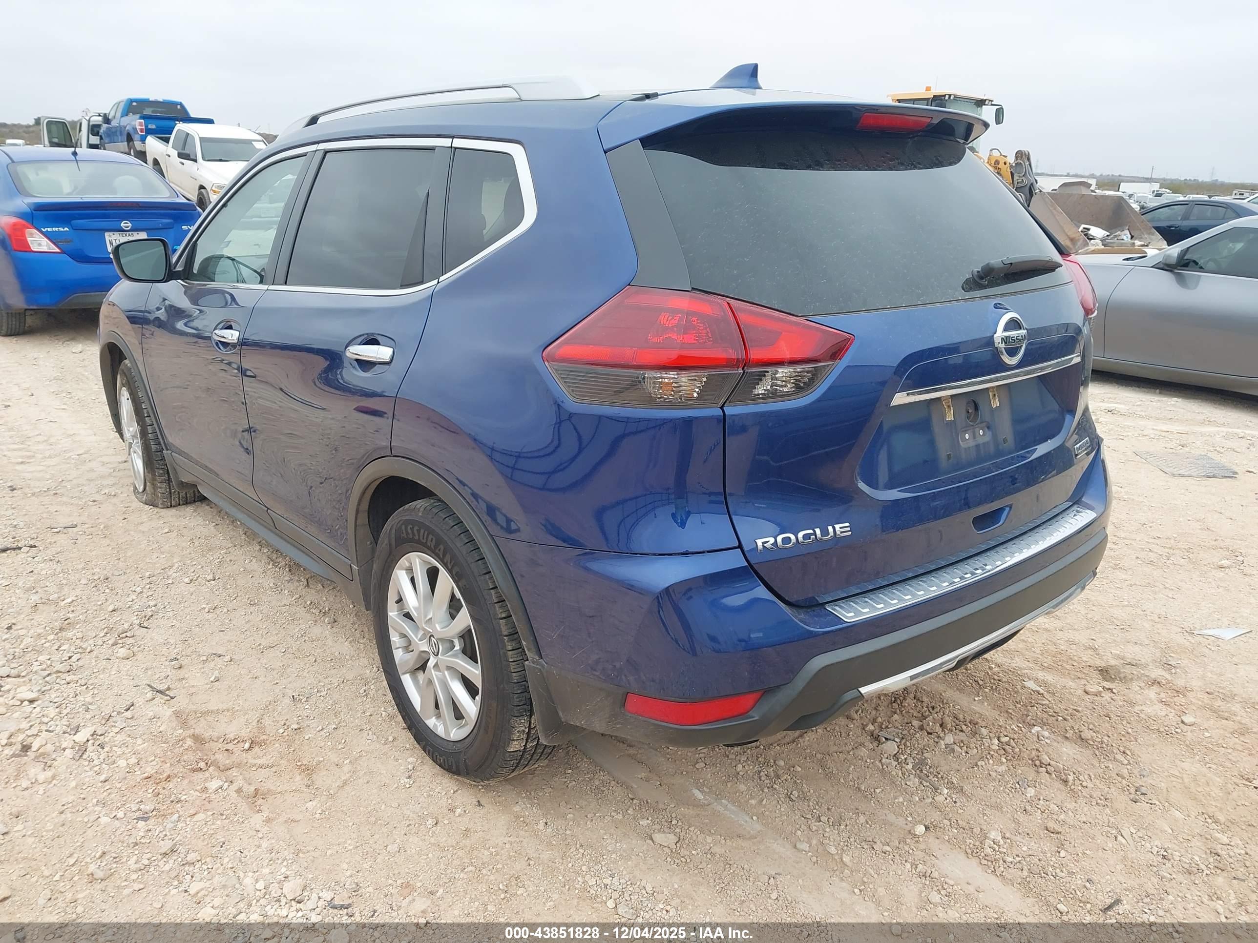 NISSAN ROGUE image 3