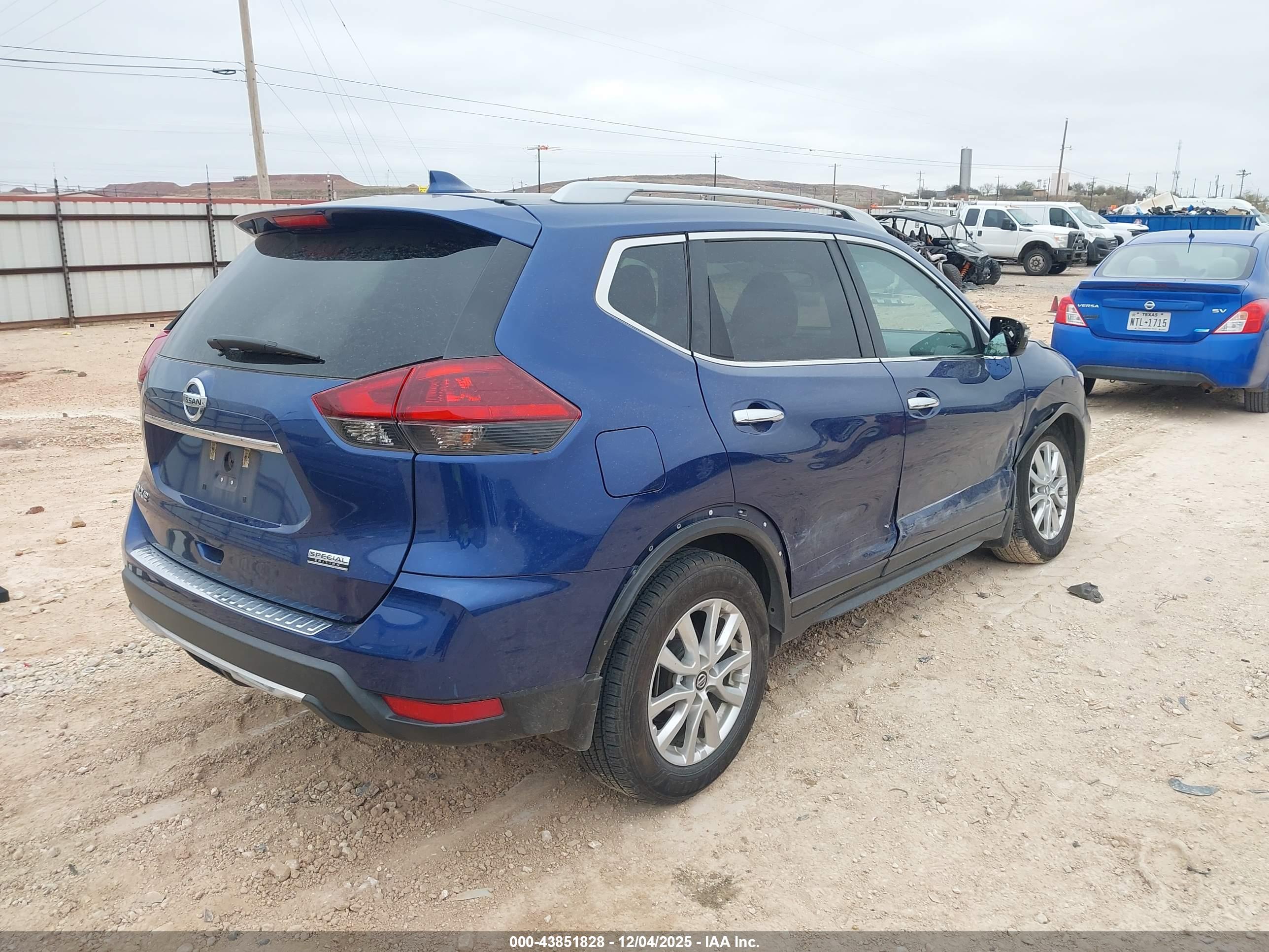 NISSAN ROGUE image 4