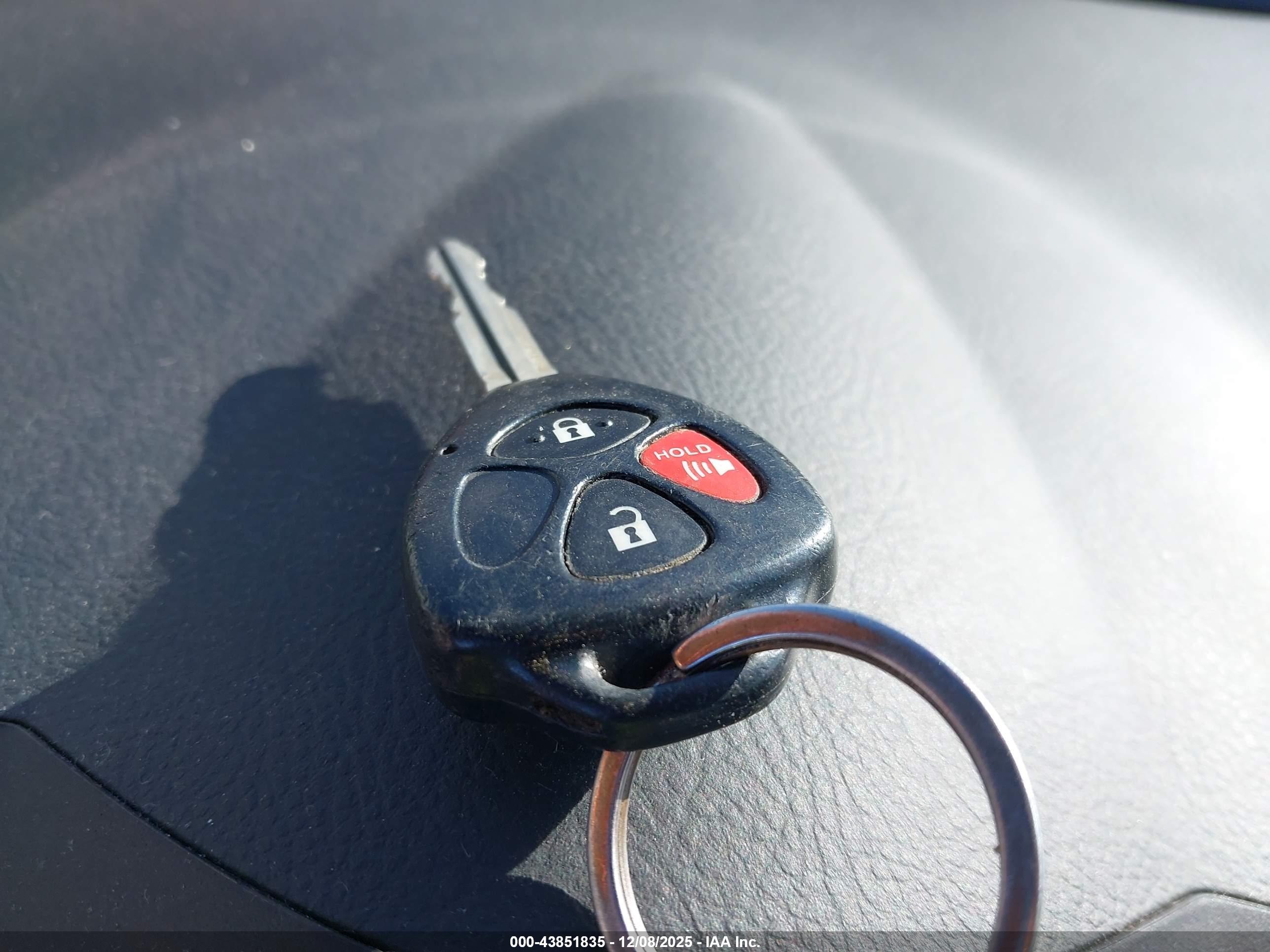 TOYOTA RAV4 image 11