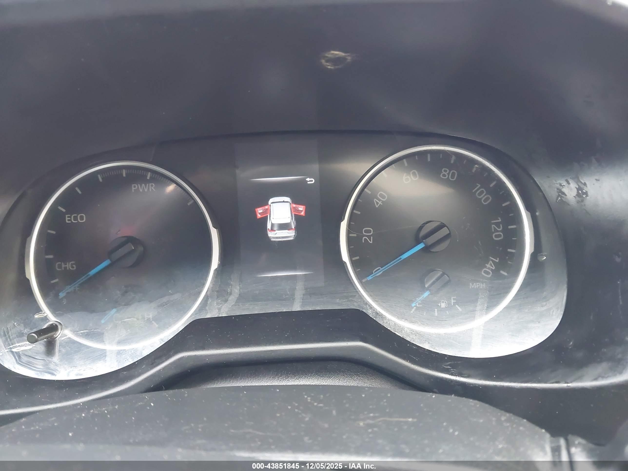 TOYOTA RAV4 image 7