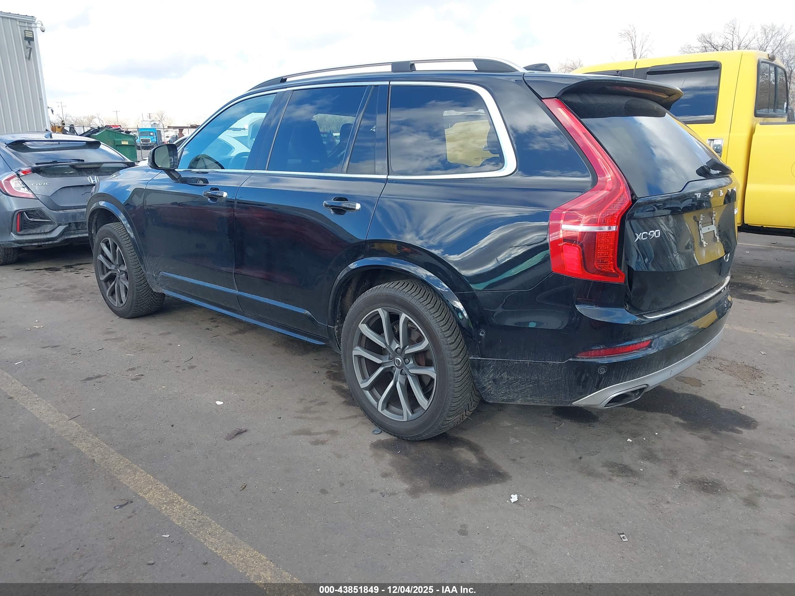 VOLVO XC90 image 3