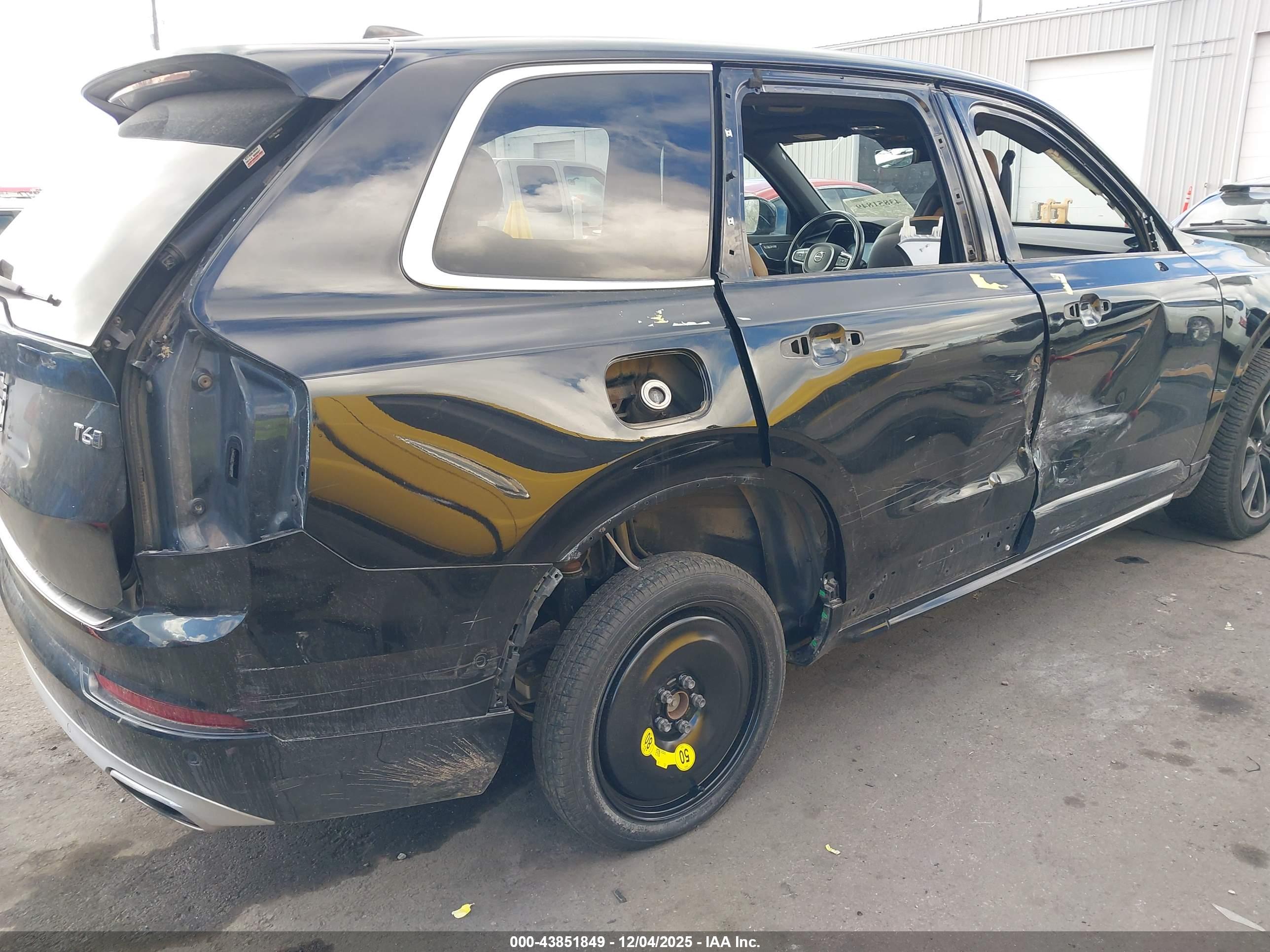 VOLVO XC90 image 6