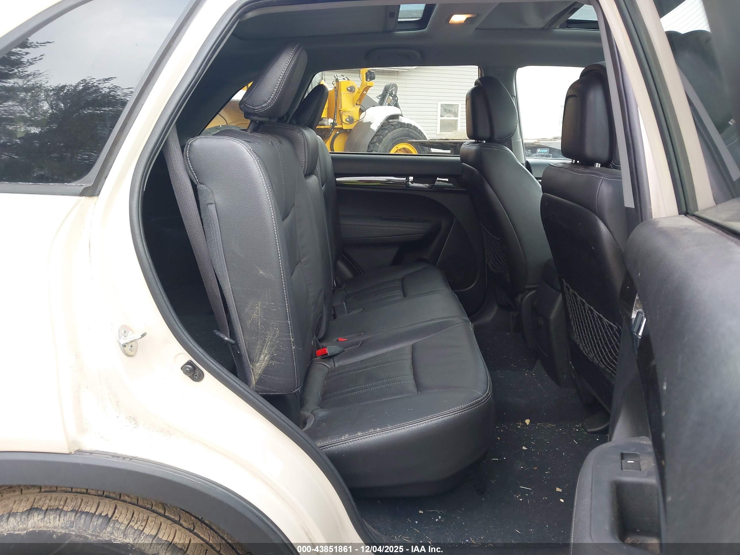 KIA SORENTO image 8